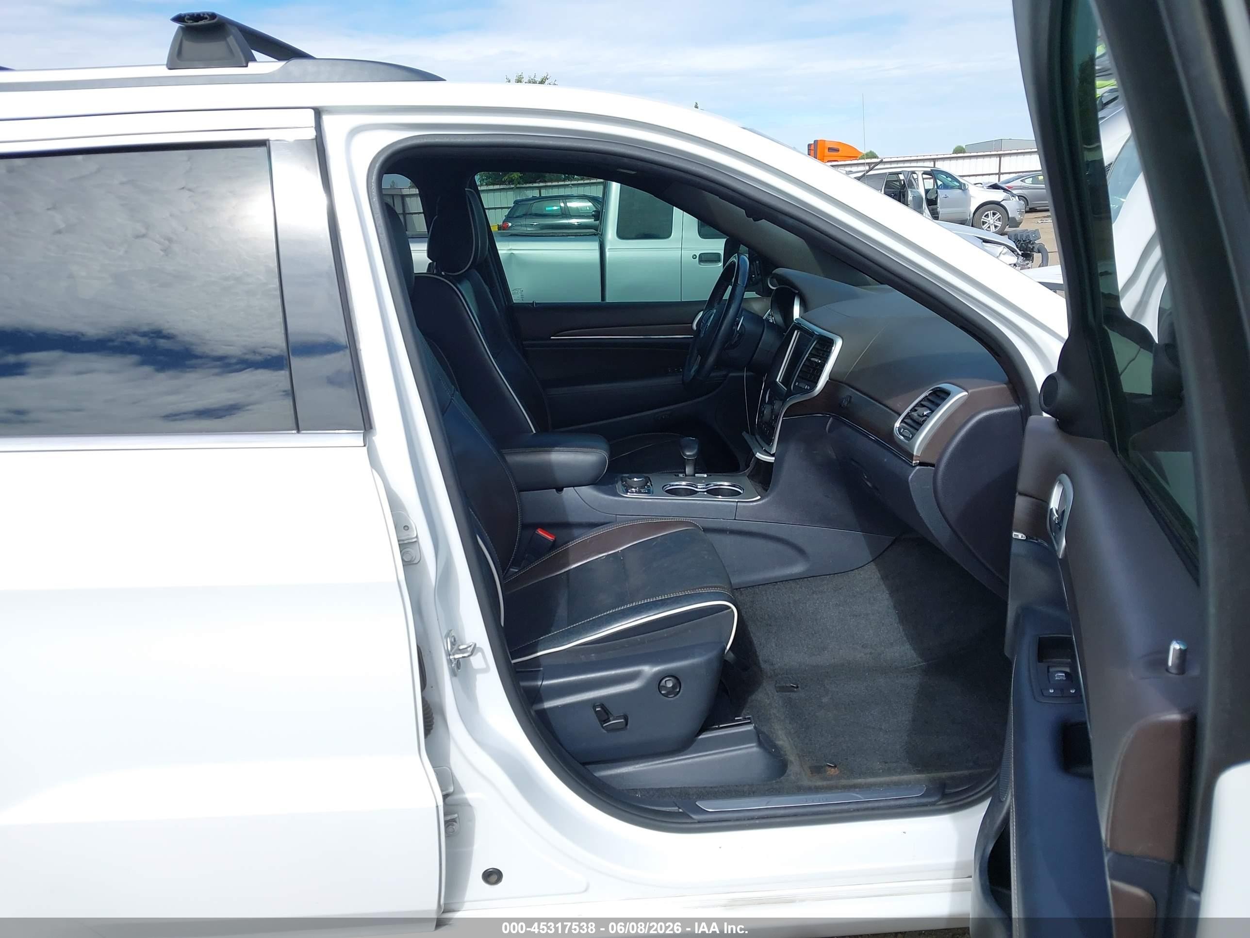 2015 Jeep Grand Cherokee Overland White vin: 1C4RJFCG0FC726528