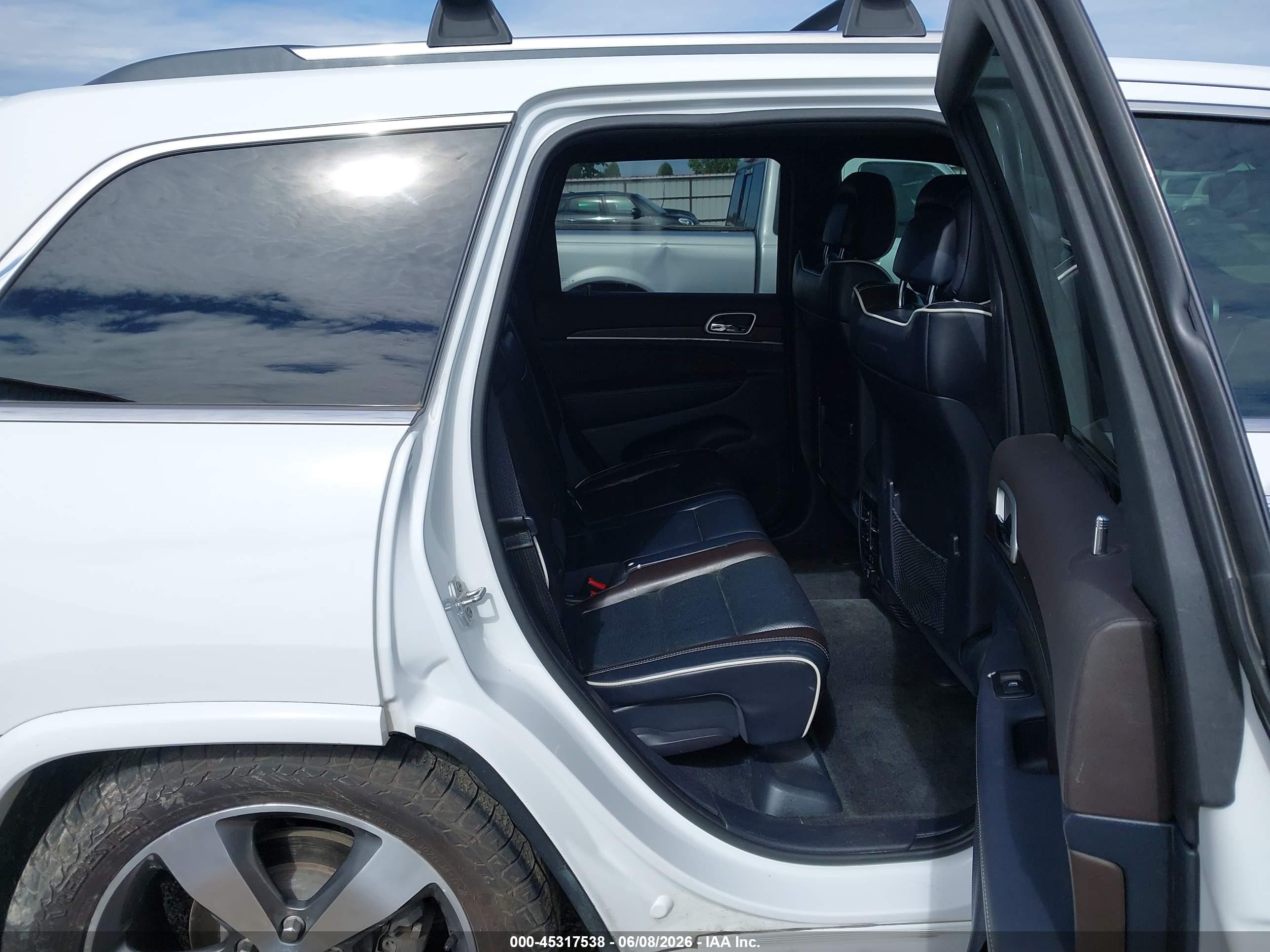 2015 Jeep Grand Cherokee Overland White vin: 1C4RJFCG0FC726528
