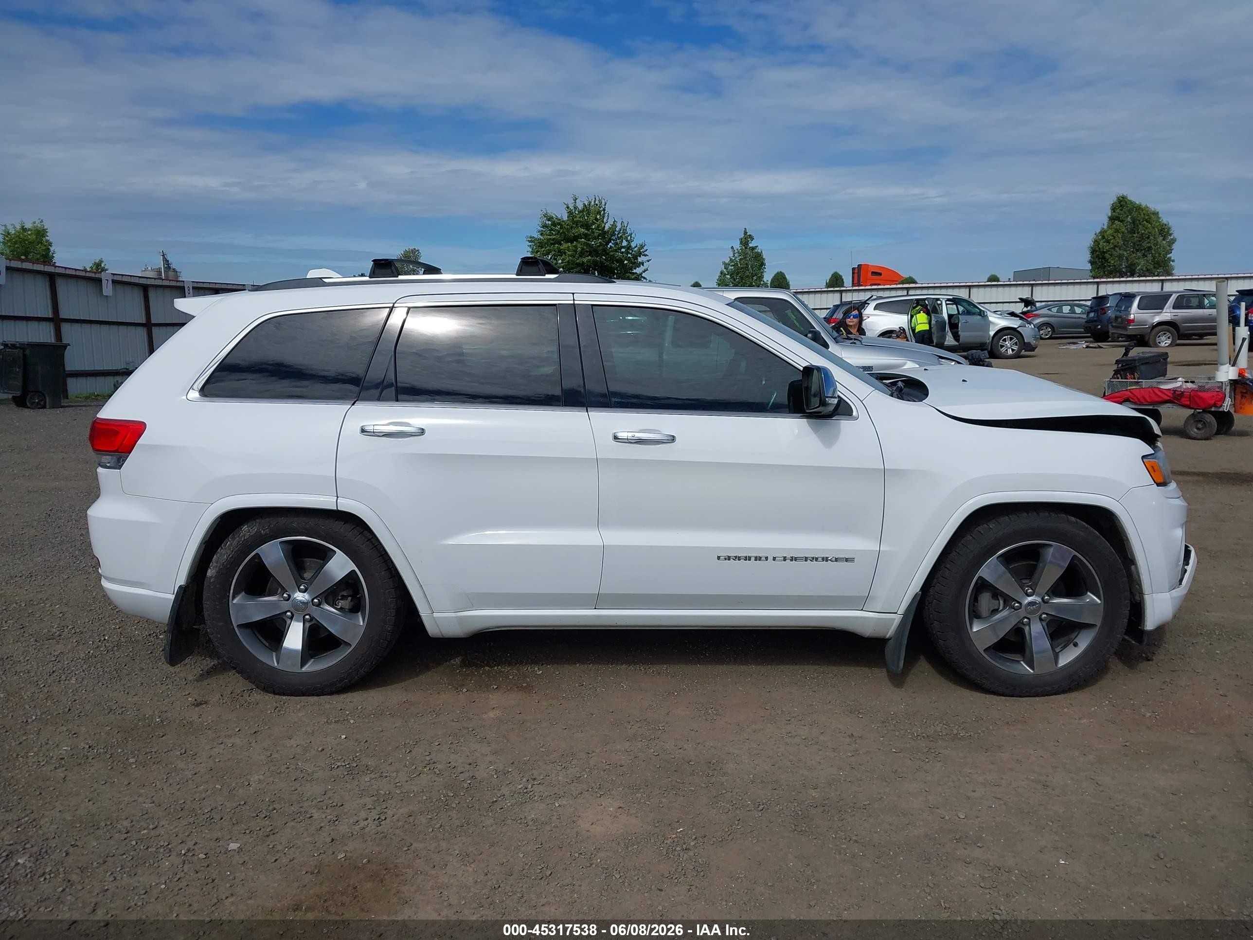 2015 Jeep Grand Cherokee Overland White vin: 1C4RJFCG0FC726528