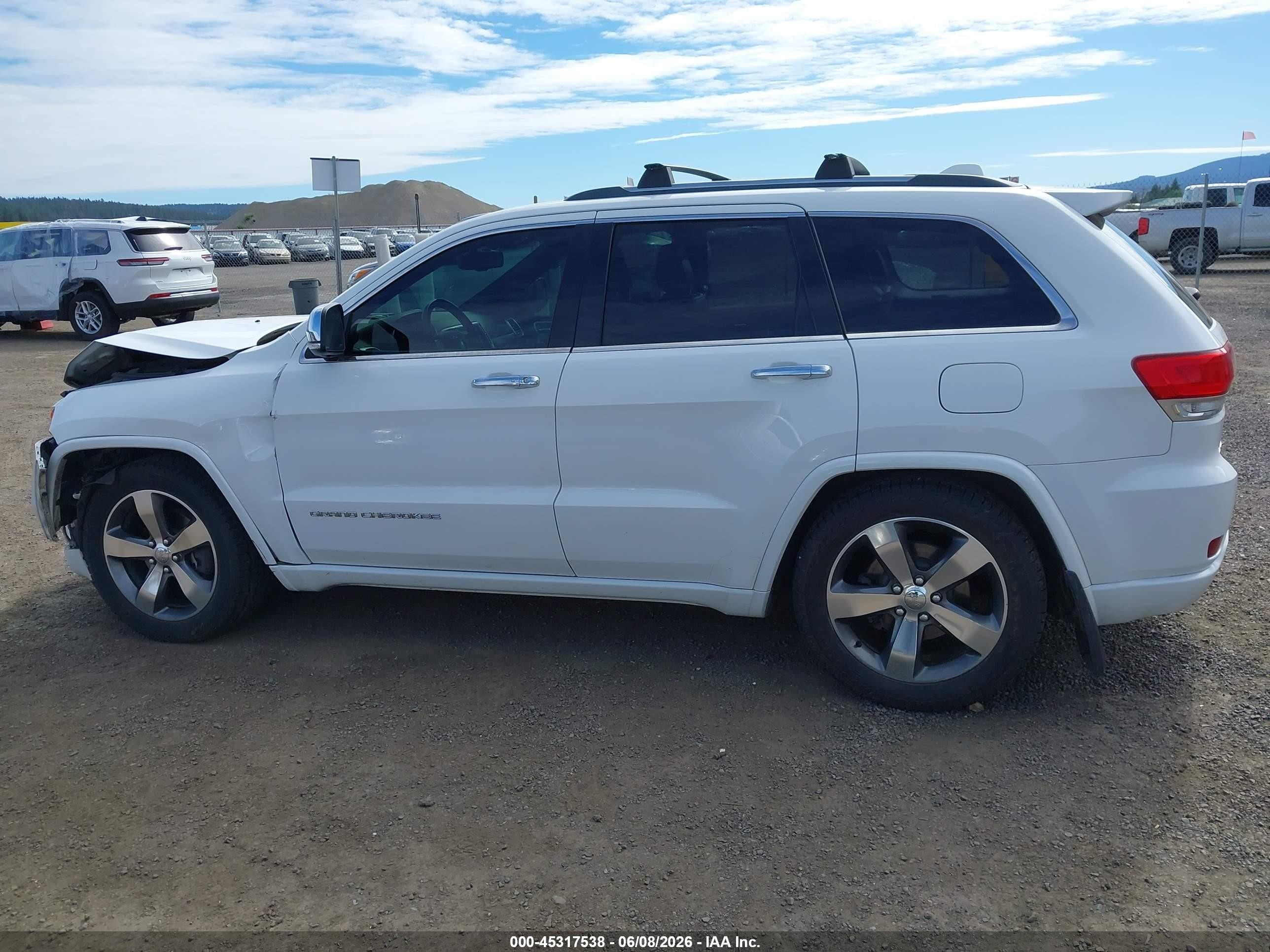 2015 Jeep Grand Cherokee Overland White vin: 1C4RJFCG0FC726528