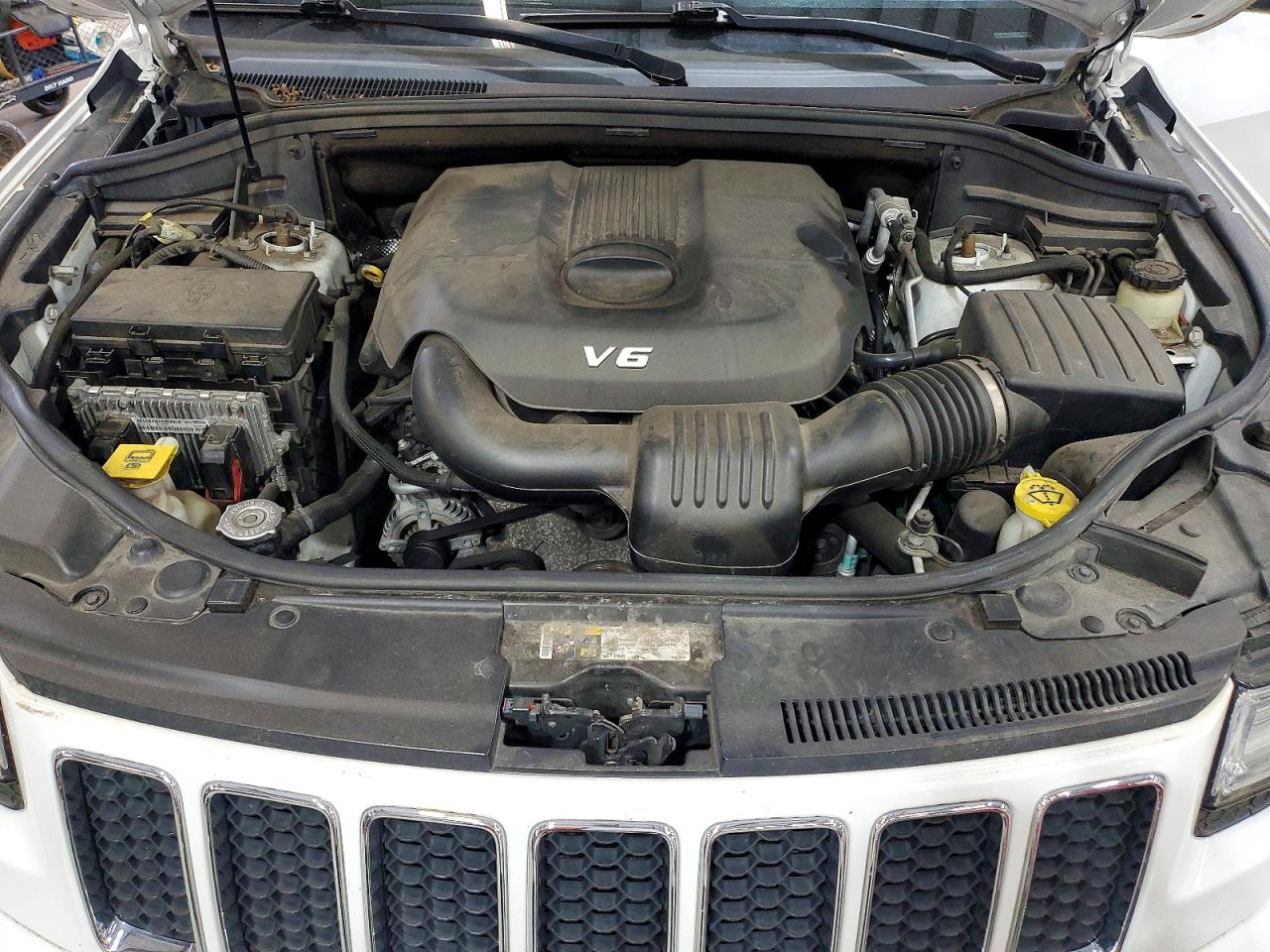 2014 Jeep Grand Cherokee Overland White vin: 1C4RJFCG1EC395781
