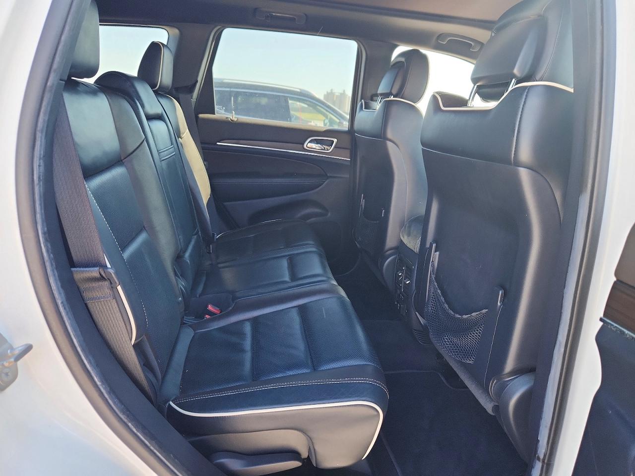 2014 Jeep Grand Cherokee Overland White vin: 1C4RJFCG1EC498456