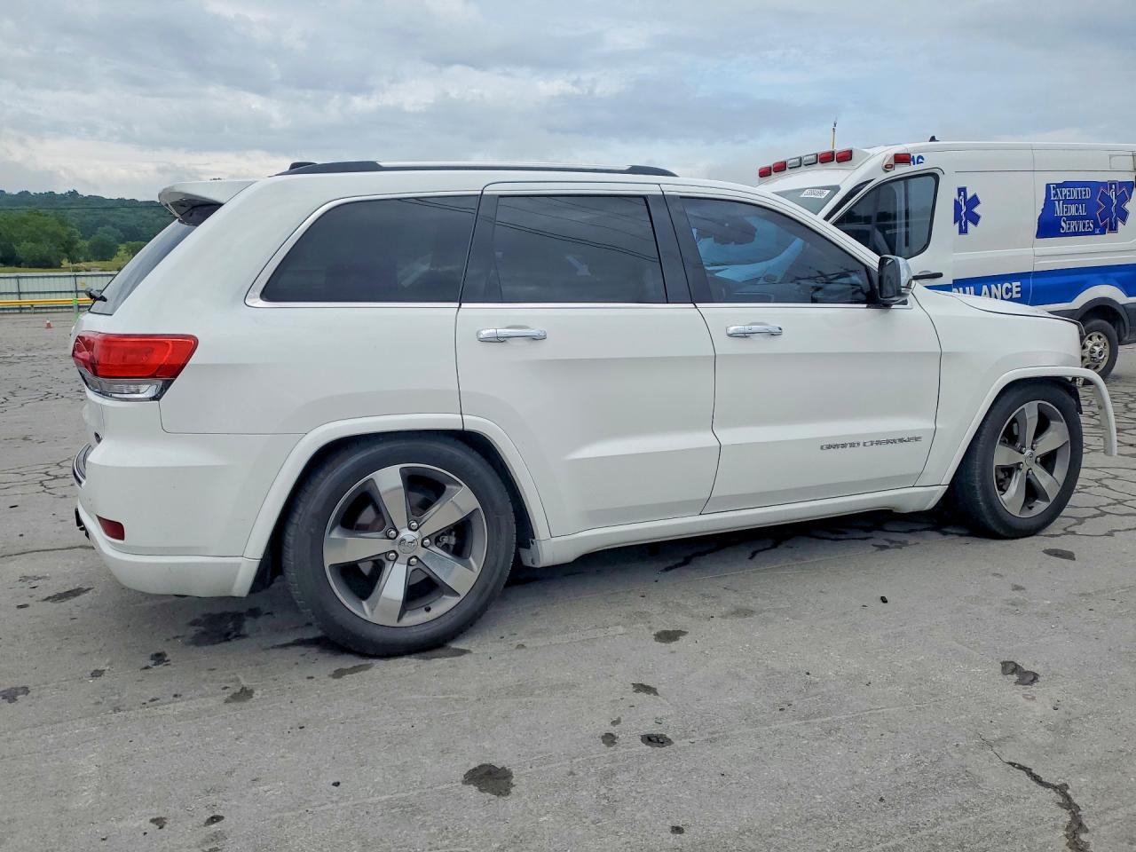 2015 Jeep Grand Cherokee Overland White vin: 1C4RJFCG1FC667733