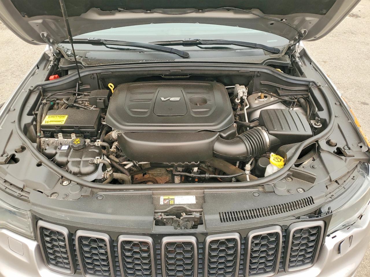 2018 Jeep Grand Cherokee Overland Silver vin: 1C4RJFCG1JC220151
