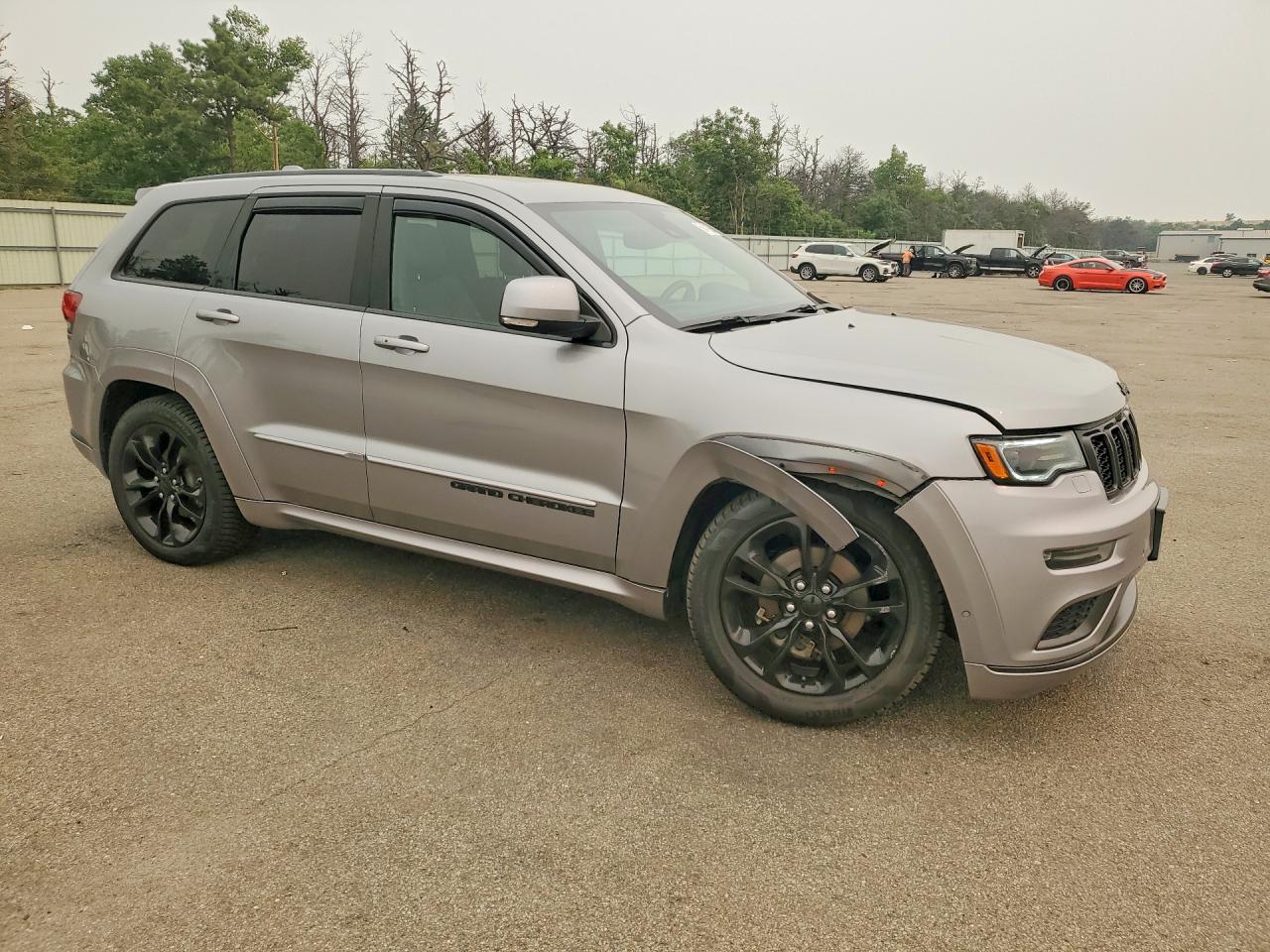 2018 Jeep Grand Cherokee Overland Silver vin: 1C4RJFCG1JC220151
