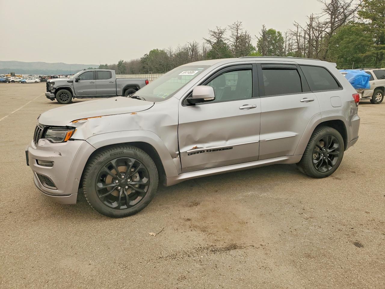 2018 Jeep Grand Cherokee Overland Silver vin: 1C4RJFCG1JC220151
