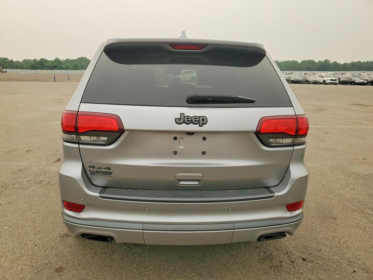 2018 Jeep Grand Cherokee Overland Silver vin: 1C4RJFCG1JC220151