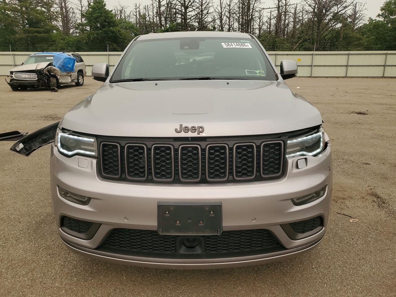 2018 Jeep Grand Cherokee Overland Silver vin: 1C4RJFCG1JC220151