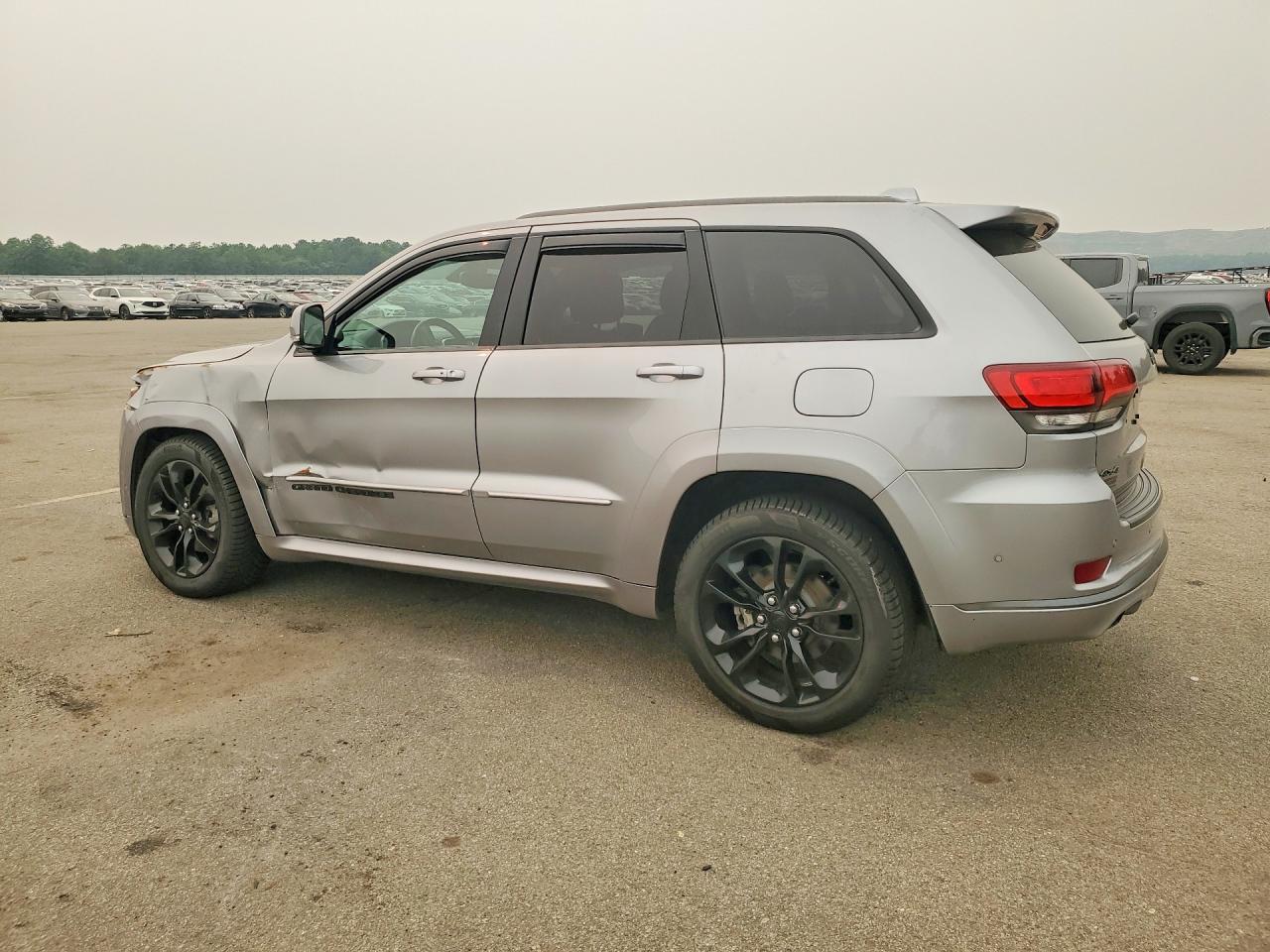 2018 Jeep Grand Cherokee Overland Silver vin: 1C4RJFCG1JC220151