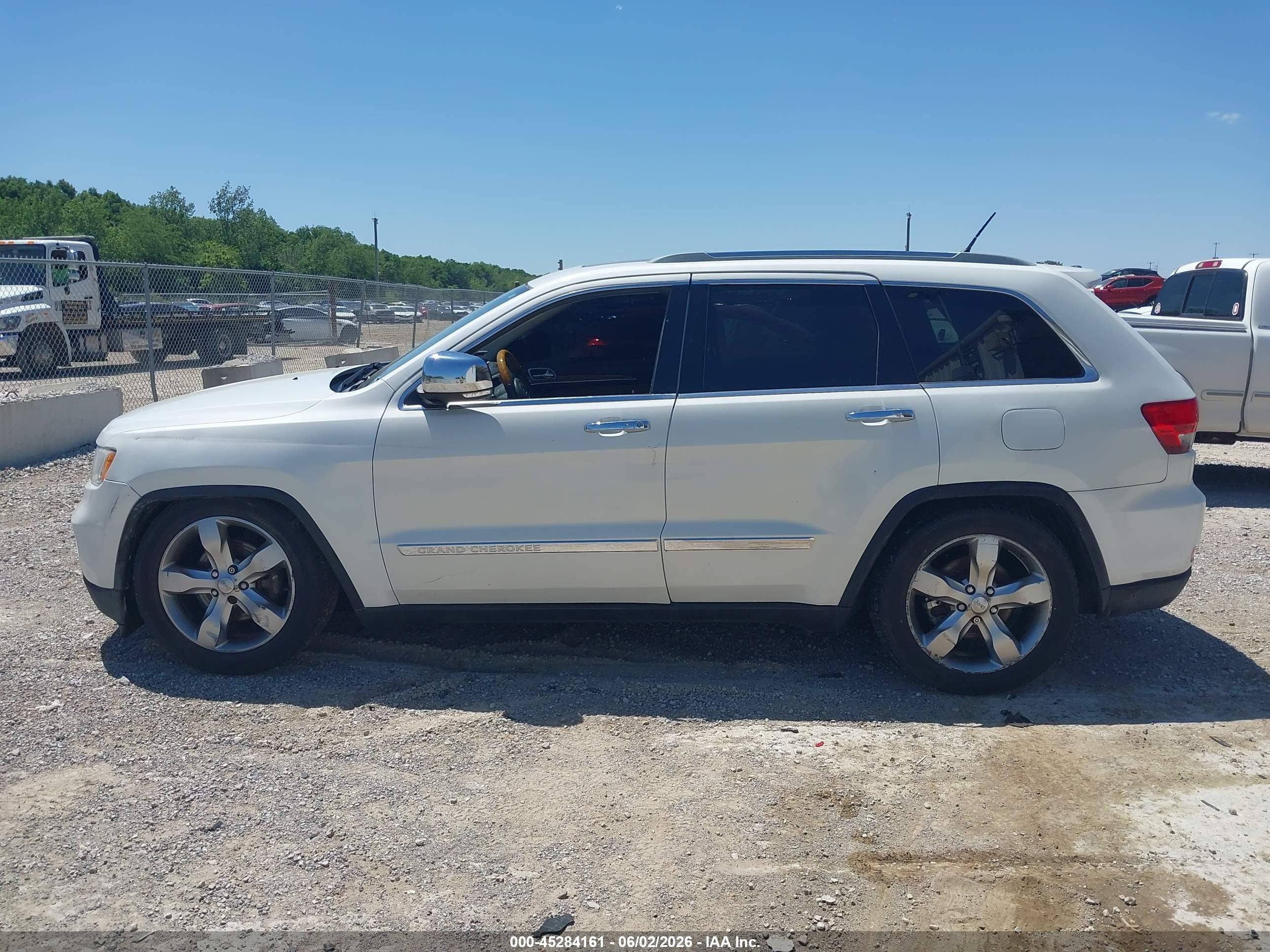 2012 Jeep Grand Cherokee Overland White vin: 1C4RJFCG2CC104721