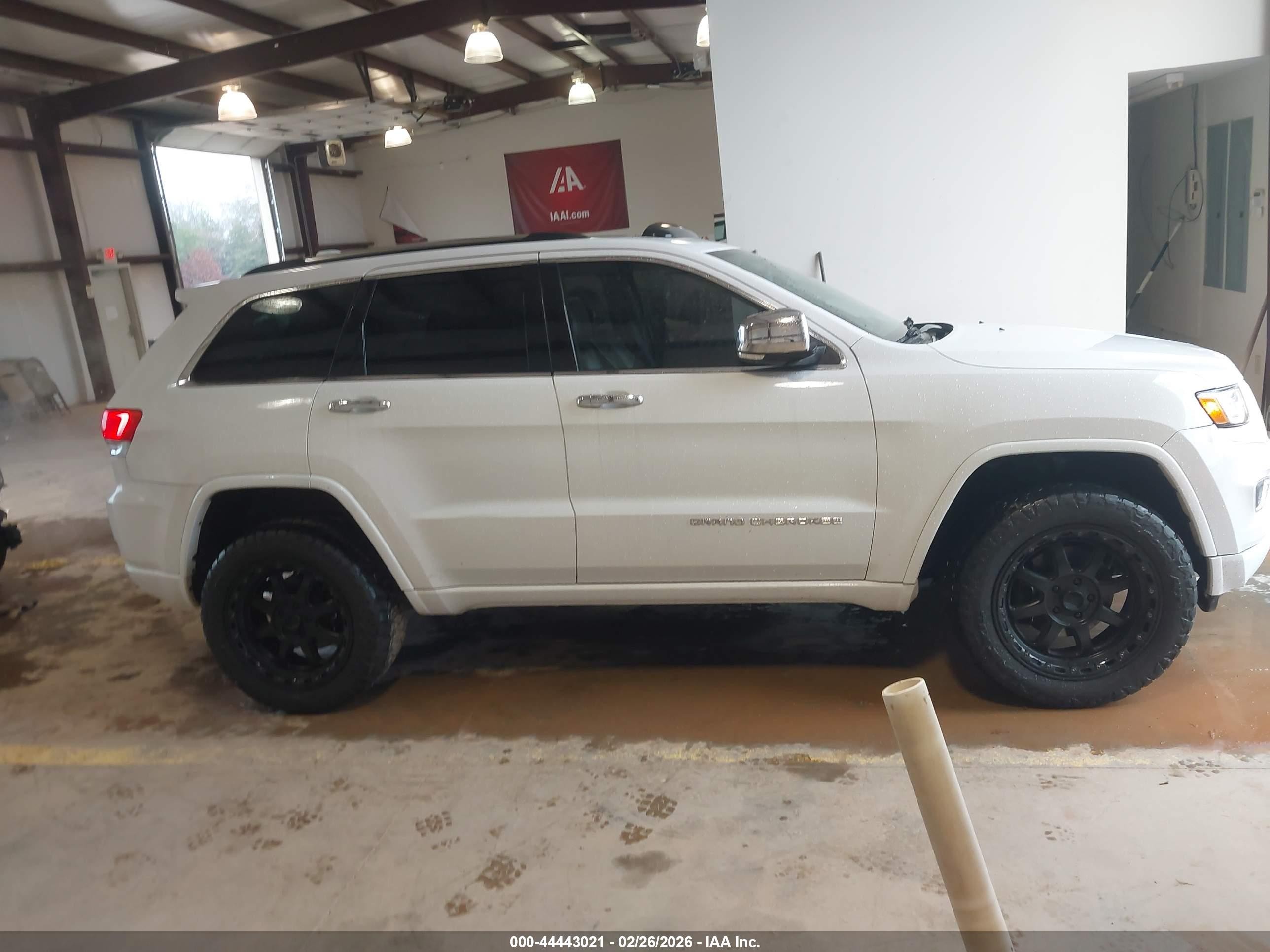 2014 Jeep Grand Cherokee Overland White vin: 1C4RJFCG2EC362790