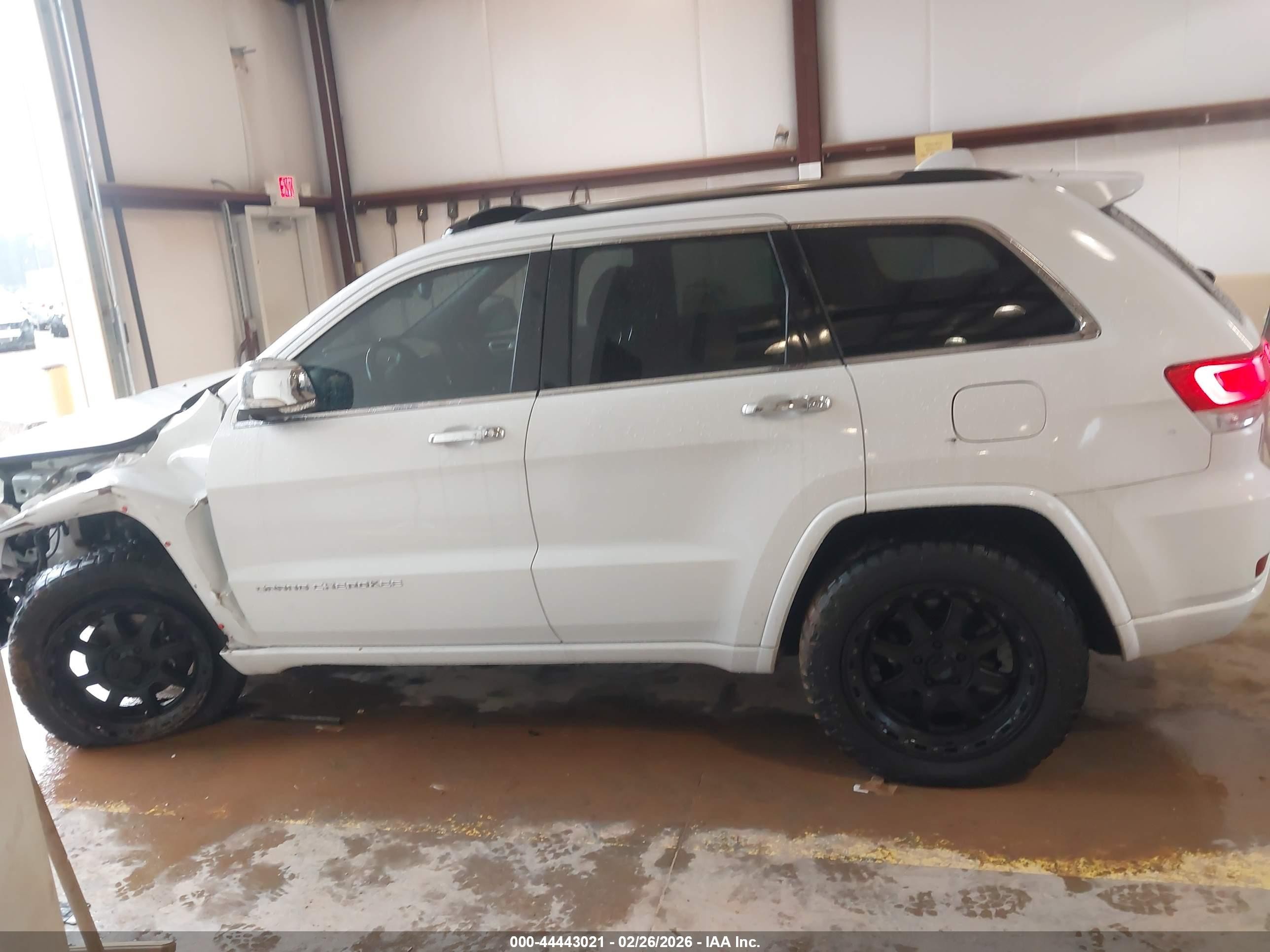 2014 Jeep Grand Cherokee Overland White vin: 1C4RJFCG2EC362790