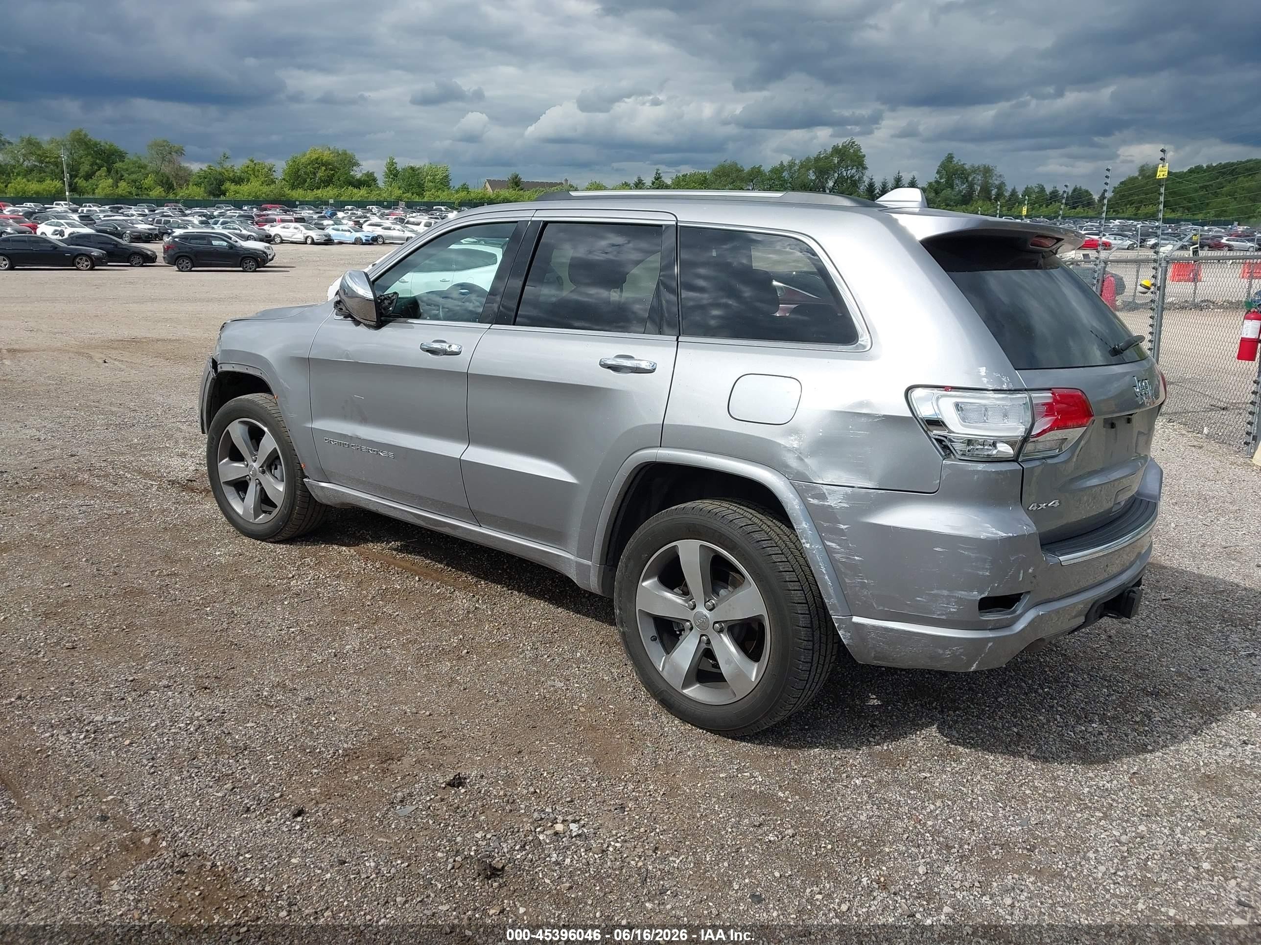 2015 Jeep Grand Cherokee Overland Silver vin: 1C4RJFCG2FC136685