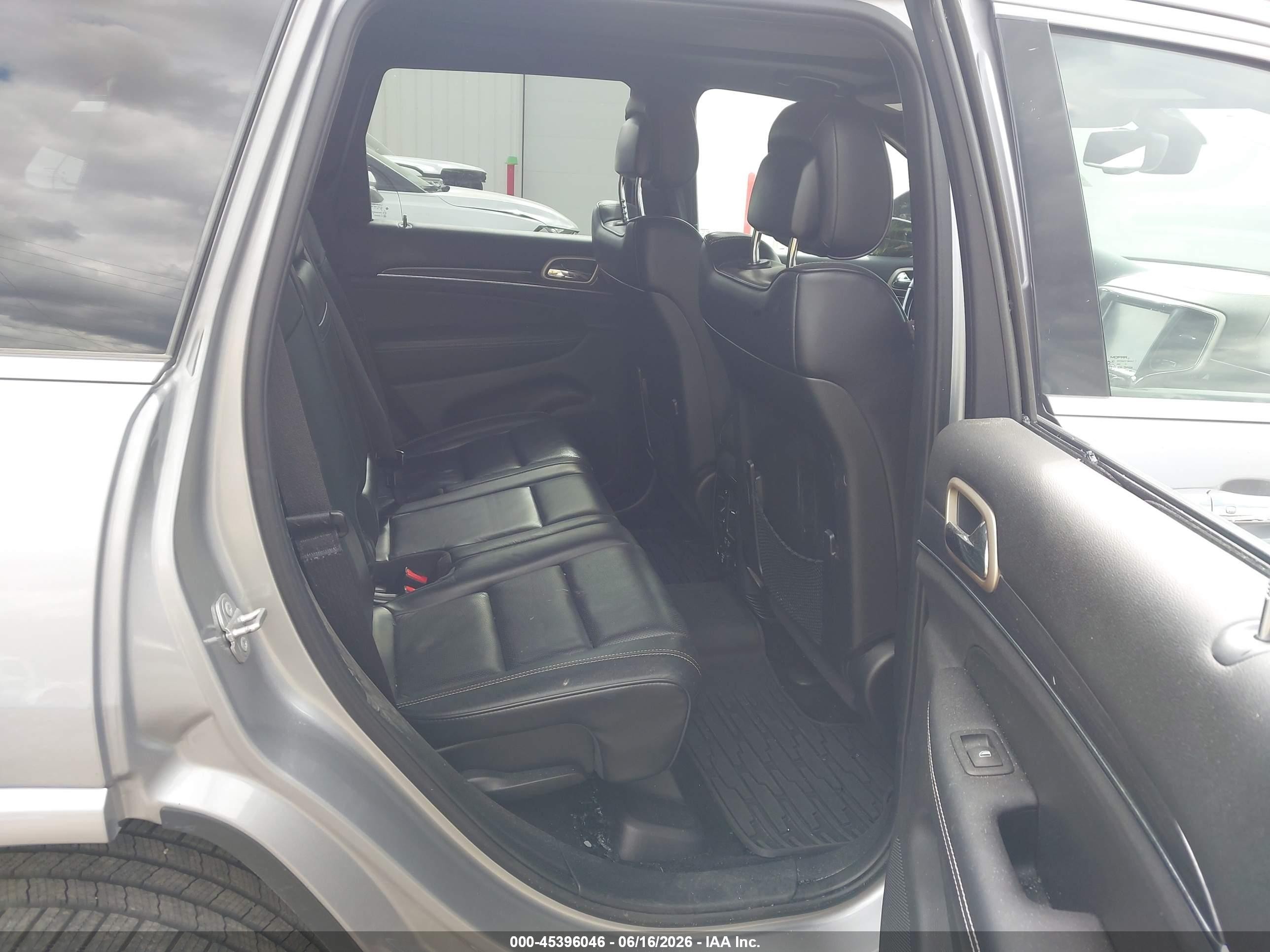 2015 Jeep Grand Cherokee Overland Silver vin: 1C4RJFCG2FC136685