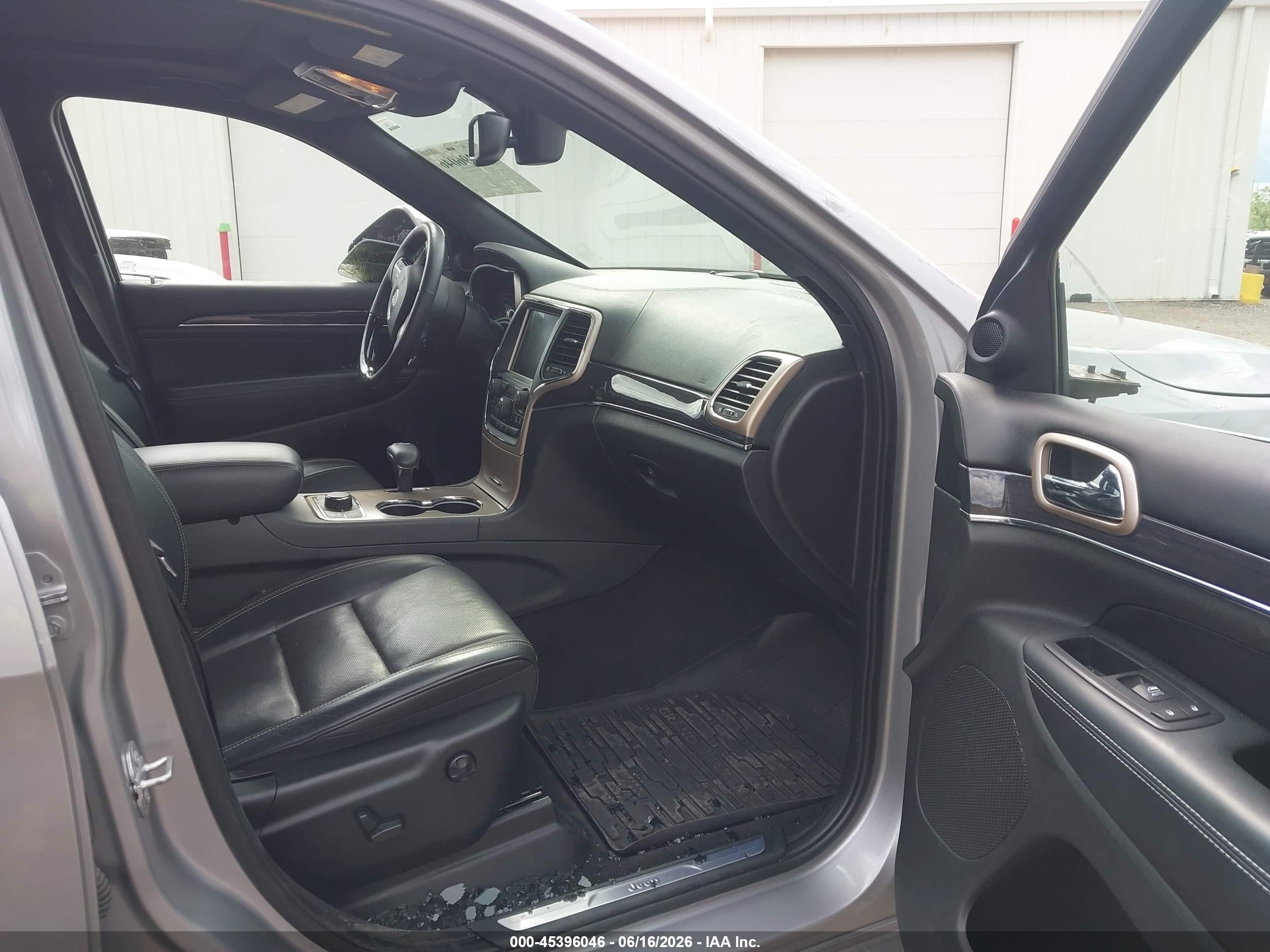 2015 Jeep Grand Cherokee Overland Silver vin: 1C4RJFCG2FC136685