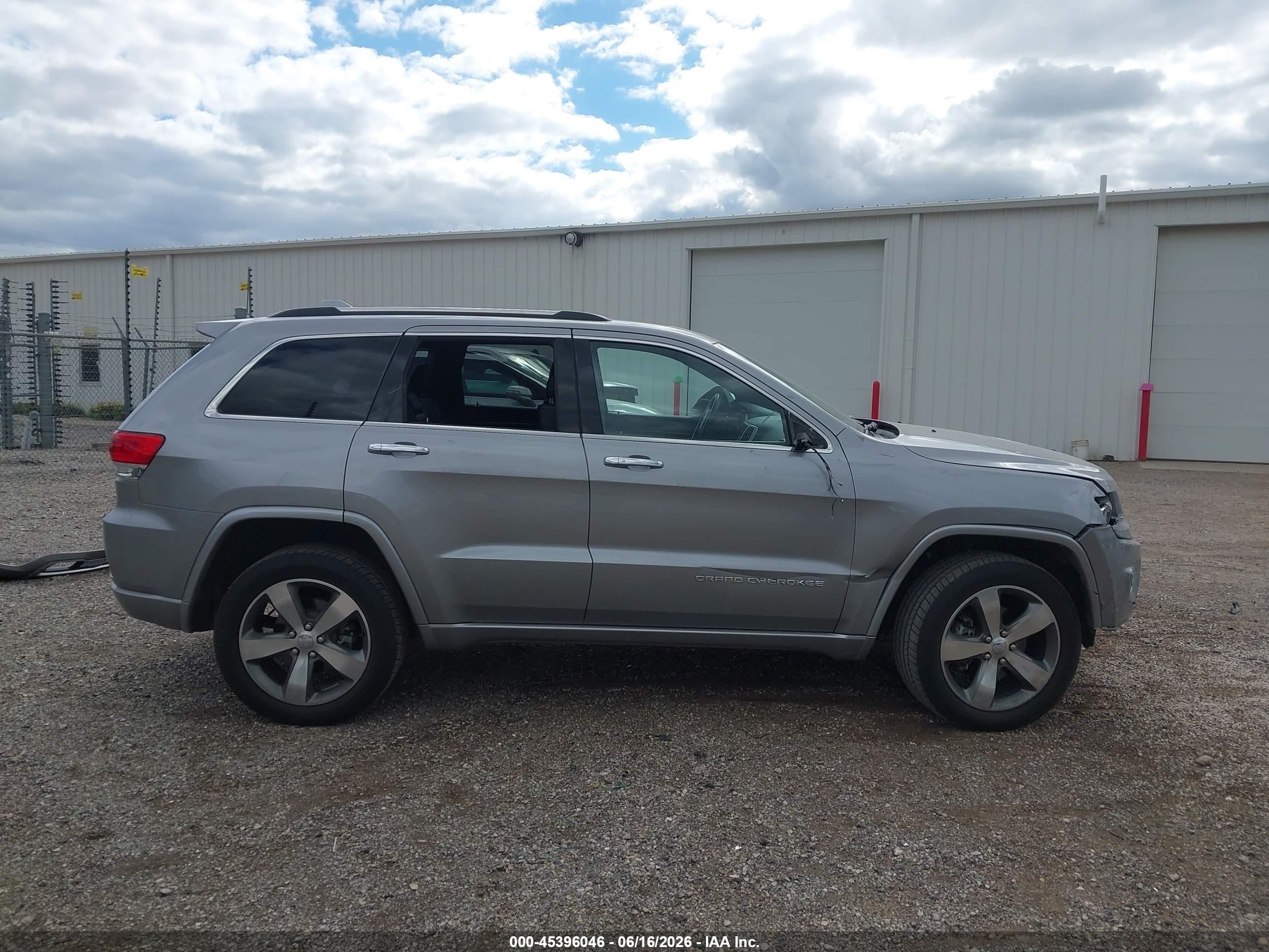 2015 Jeep Grand Cherokee Overland Silver vin: 1C4RJFCG2FC136685