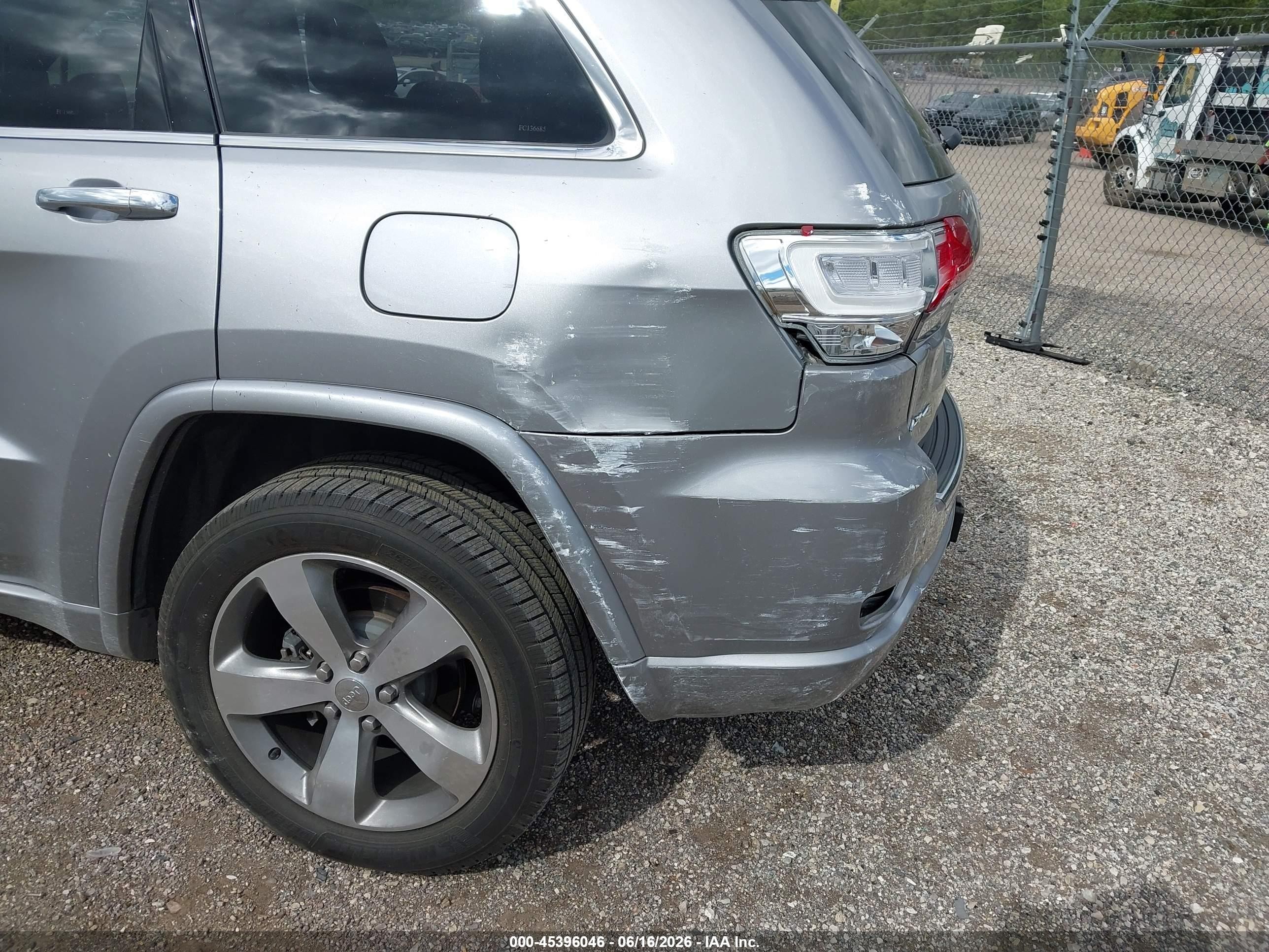 2015 Jeep Grand Cherokee Overland Silver vin: 1C4RJFCG2FC136685
