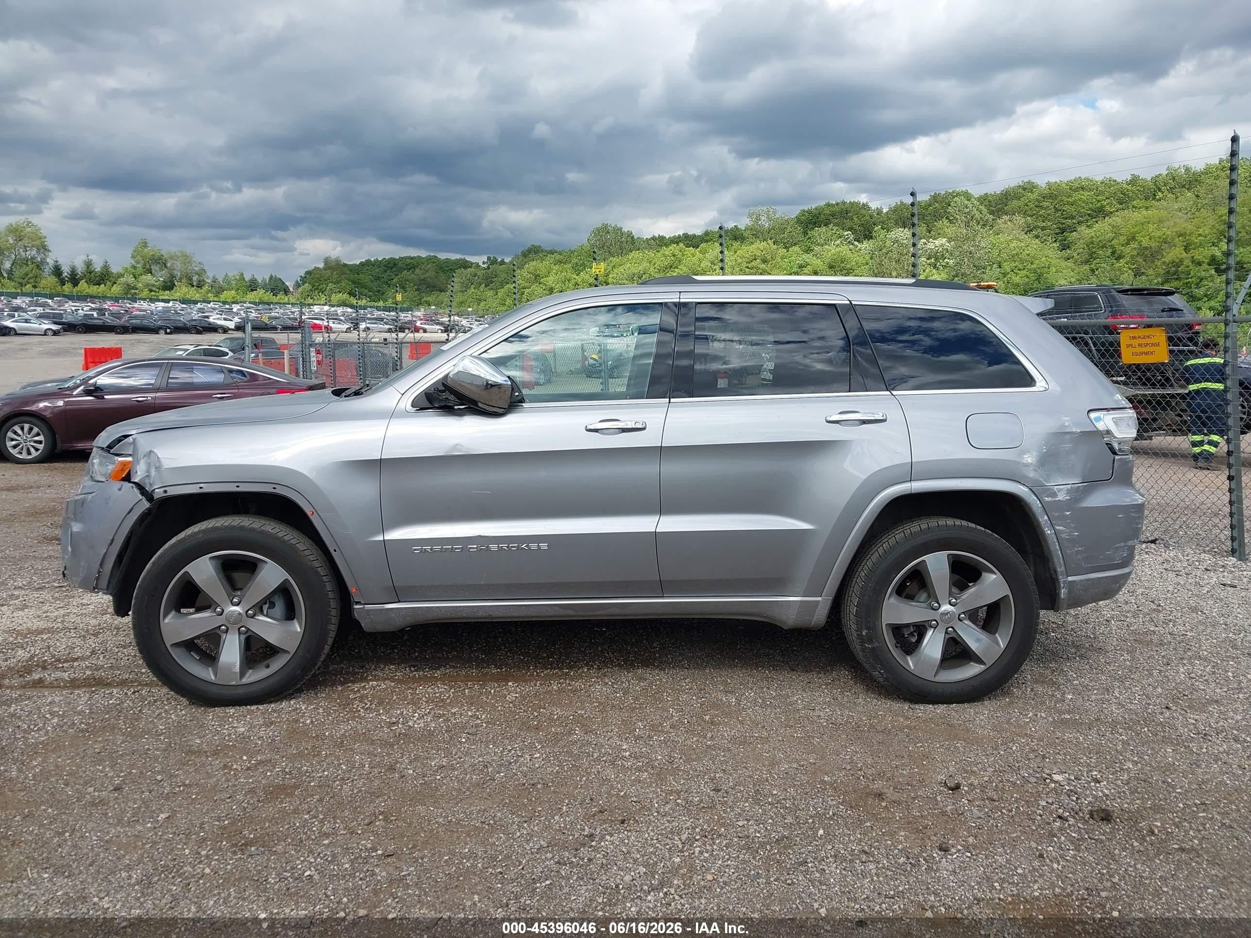 2015 Jeep Grand Cherokee Overland Silver vin: 1C4RJFCG2FC136685