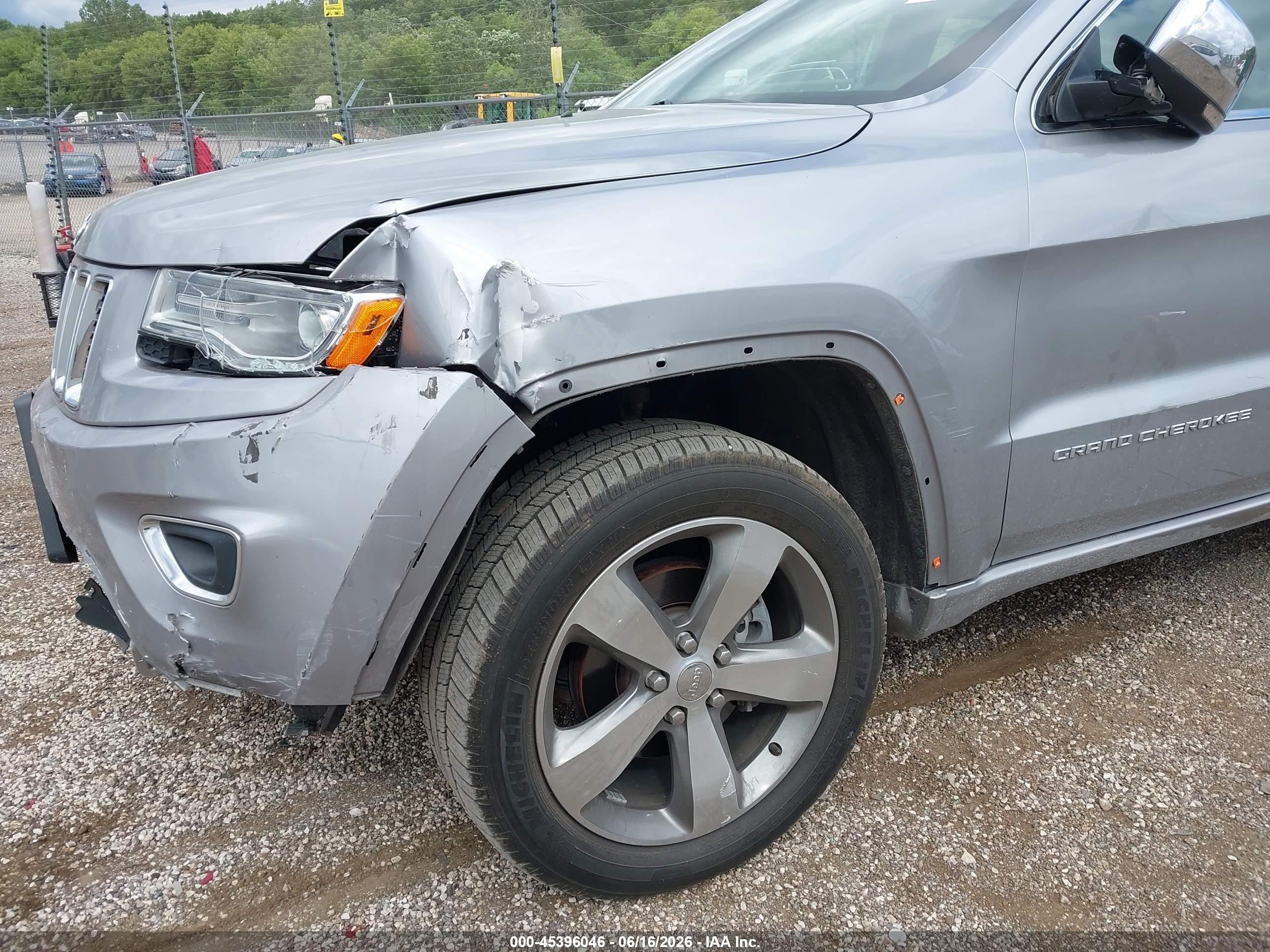 2015 Jeep Grand Cherokee Overland Silver vin: 1C4RJFCG2FC136685