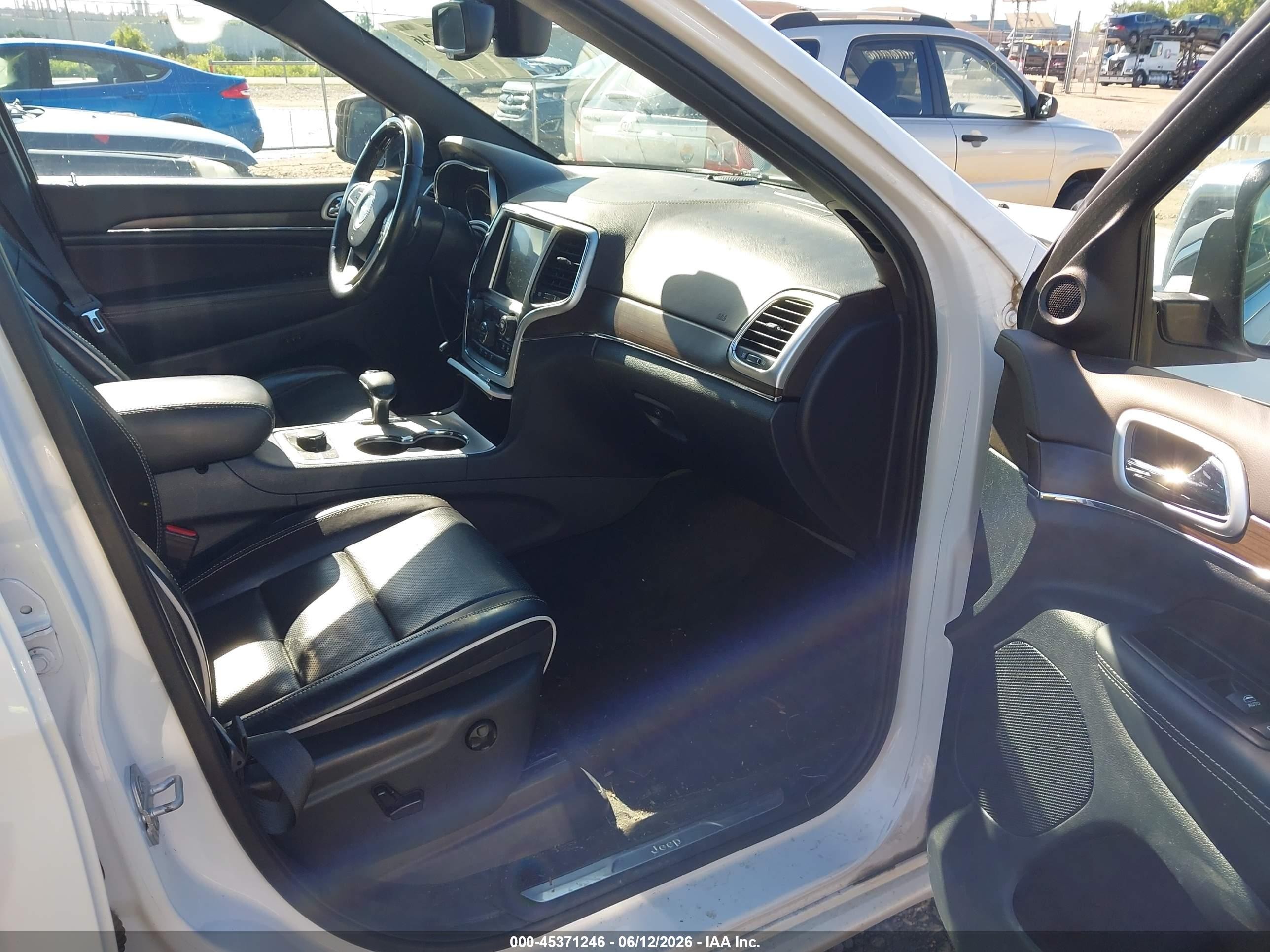 2015 Jeep Grand Cherokee Overland White vin: 1C4RJFCG2FC634112
