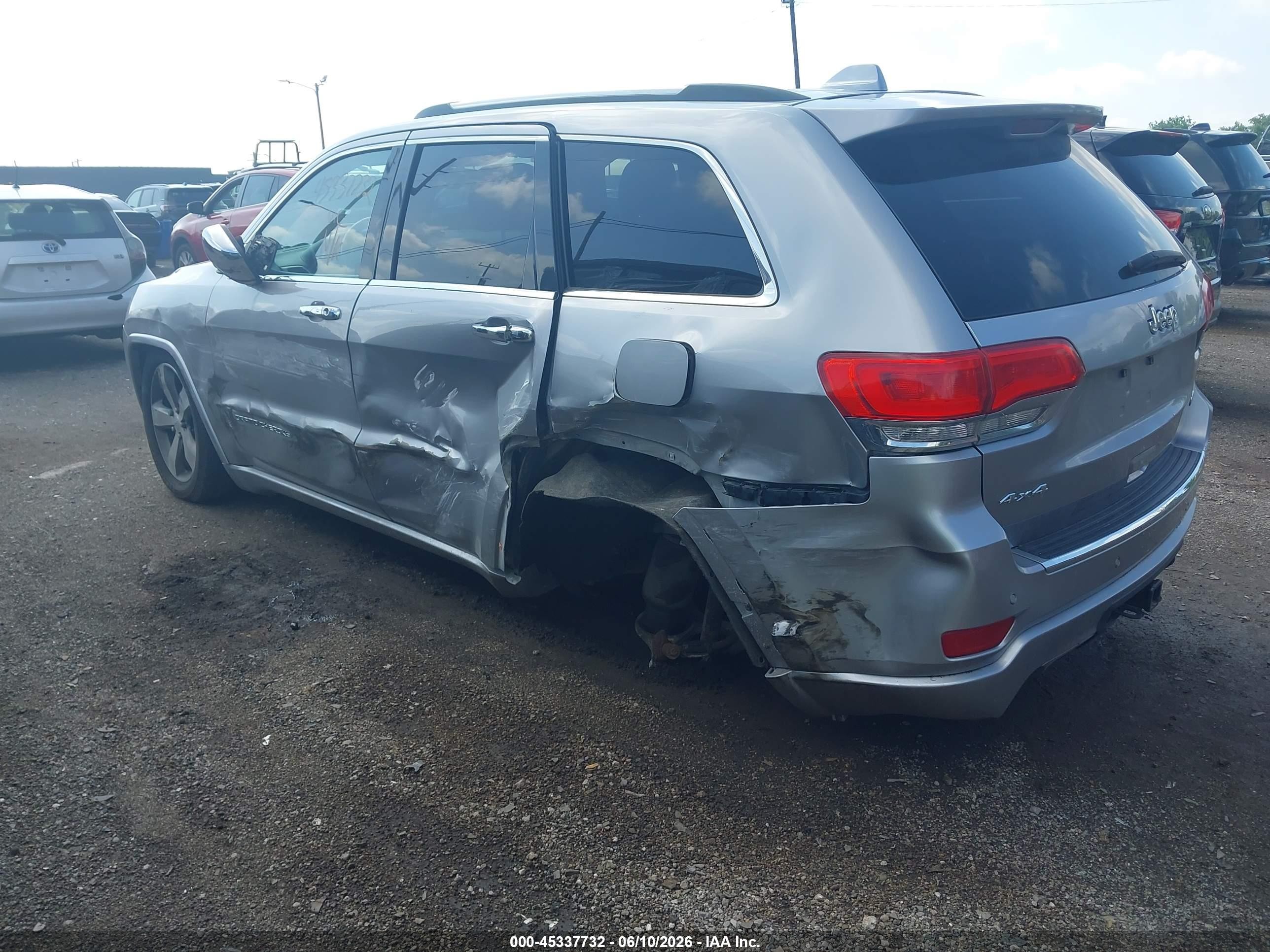 2015 Jeep Grand Cherokee Overland Silver vin: 1C4RJFCG2FC748854