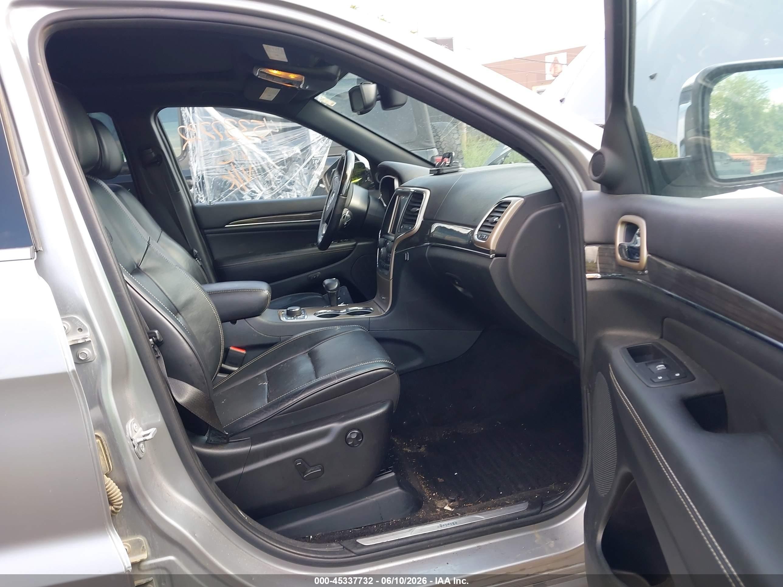 2015 Jeep Grand Cherokee Overland Silver vin: 1C4RJFCG2FC748854