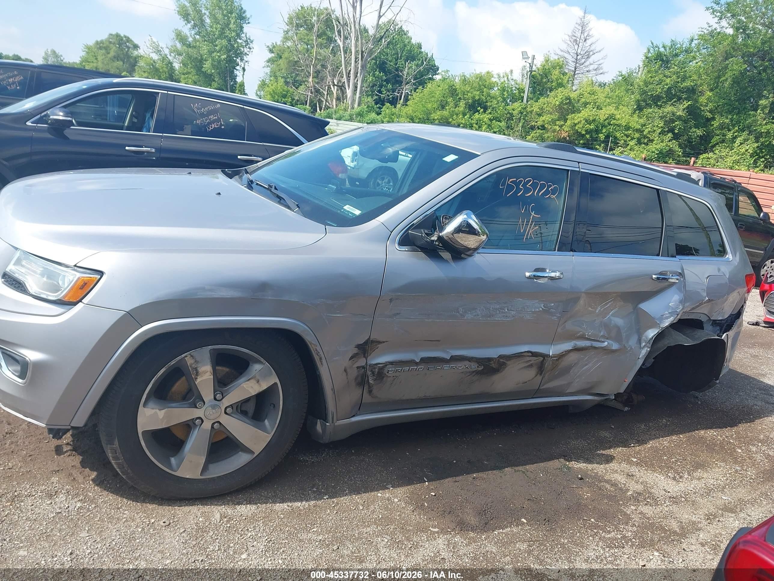 2015 Jeep Grand Cherokee Overland Silver vin: 1C4RJFCG2FC748854