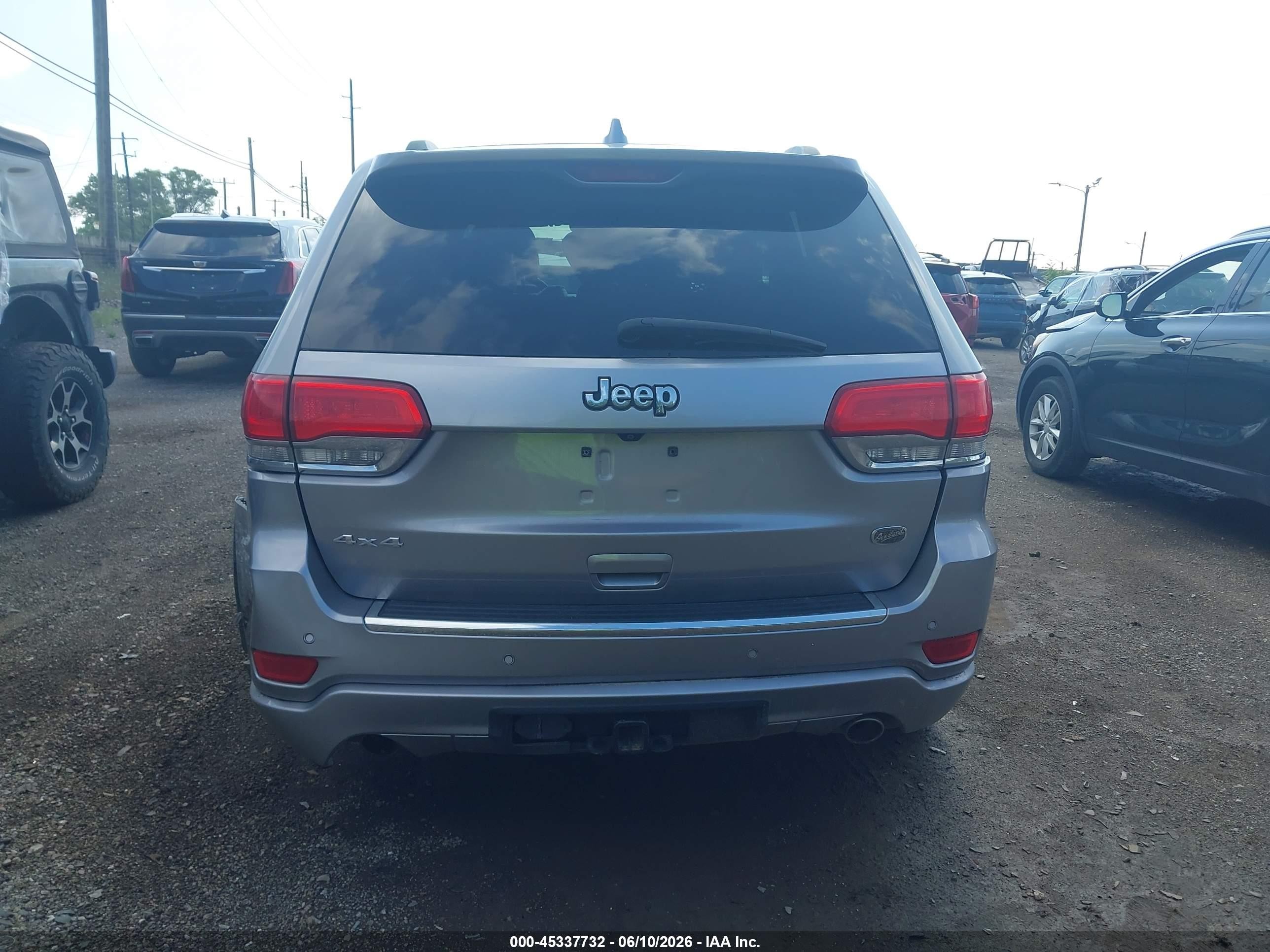 2015 Jeep Grand Cherokee Overland Silver vin: 1C4RJFCG2FC748854