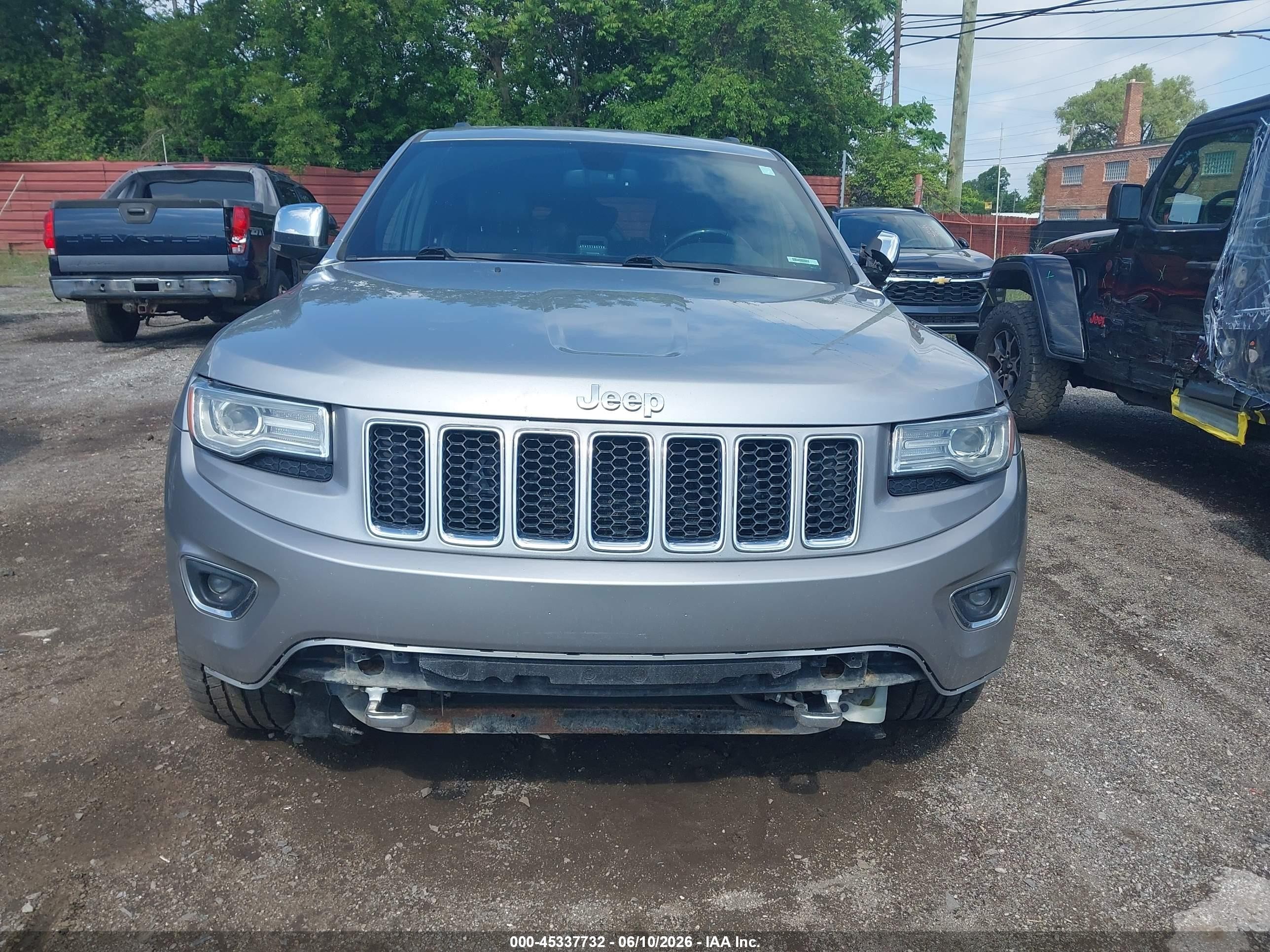 2015 Jeep Grand Cherokee Overland Silver vin: 1C4RJFCG2FC748854