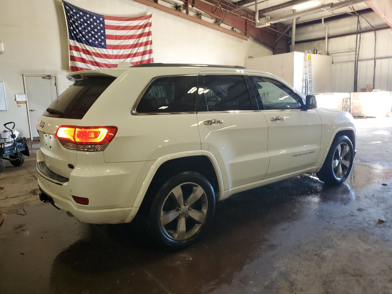 2015 Jeep Grand Cherokee Overland White vin: 1C4RJFCG2FC921112