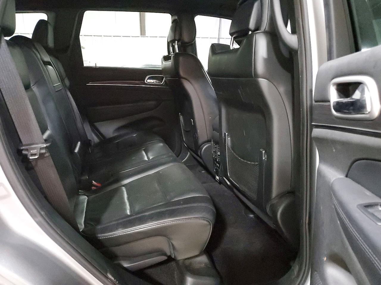 2016 Jeep Grand Cherokee Overland Silver vin: 1C4RJFCG2GC439872