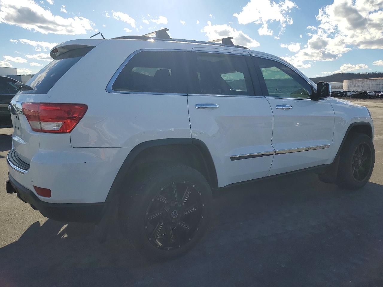 2013 Jeep Grand Cherokee Overland White vin: 1C4RJFCG3DC606882