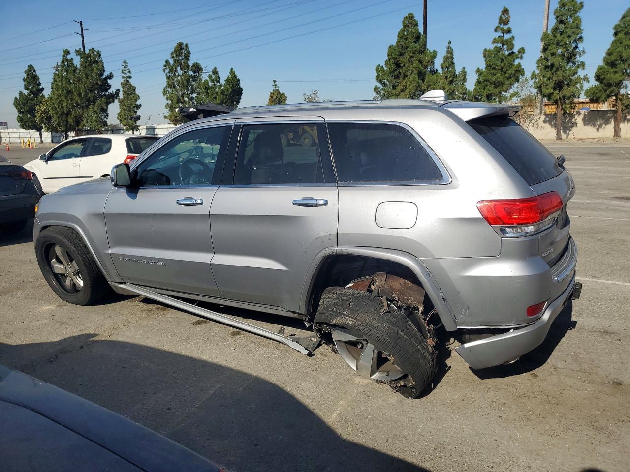 2014 Jeep Grand Cherokee Overland Silver vin: 1C4RJFCG3EC226538