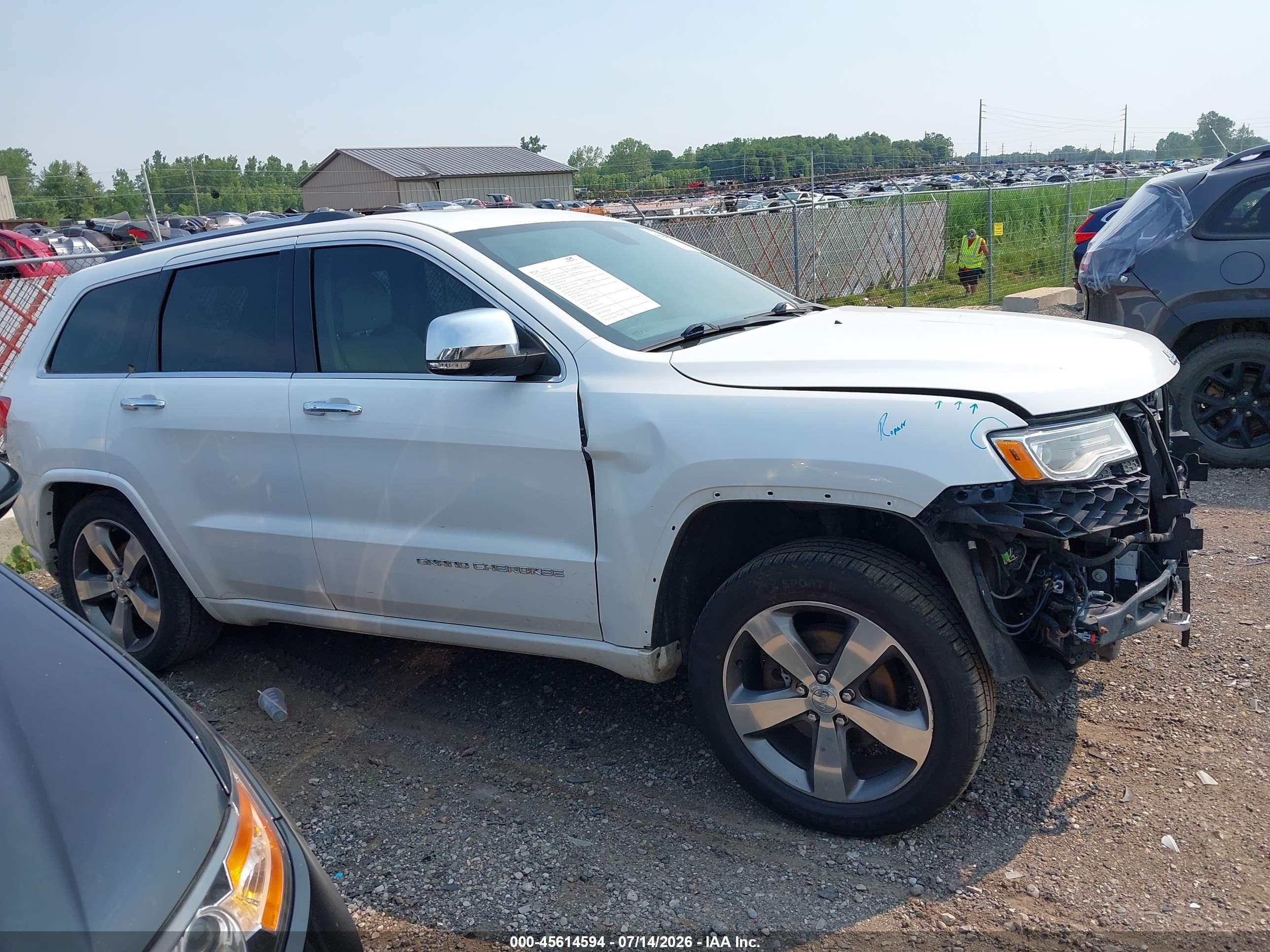 2015 Jeep Grand Cherokee Overland White vin: 1C4RJFCG3FC748569