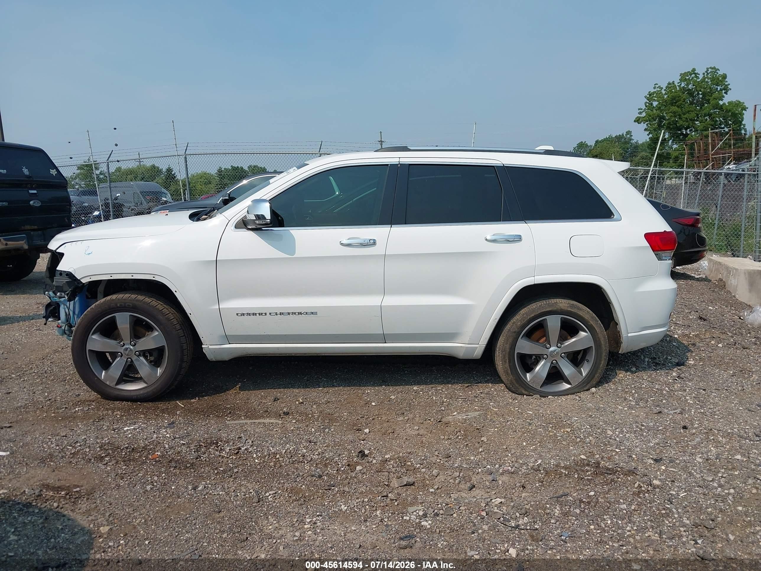 2015 Jeep Grand Cherokee Overland White vin: 1C4RJFCG3FC748569