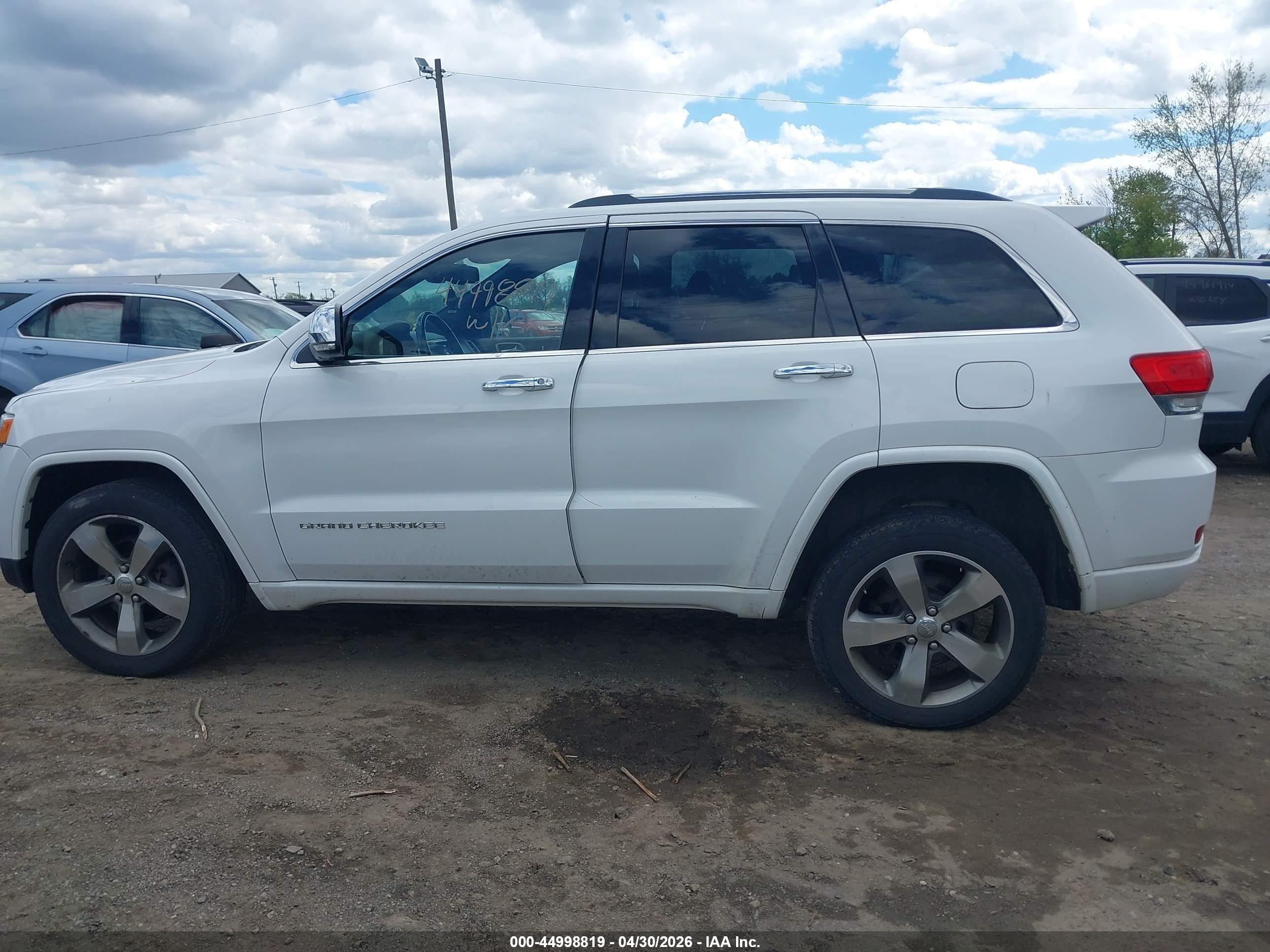 2015 Jeep Grand Cherokee Overland White vin: 1C4RJFCG3FC934127
