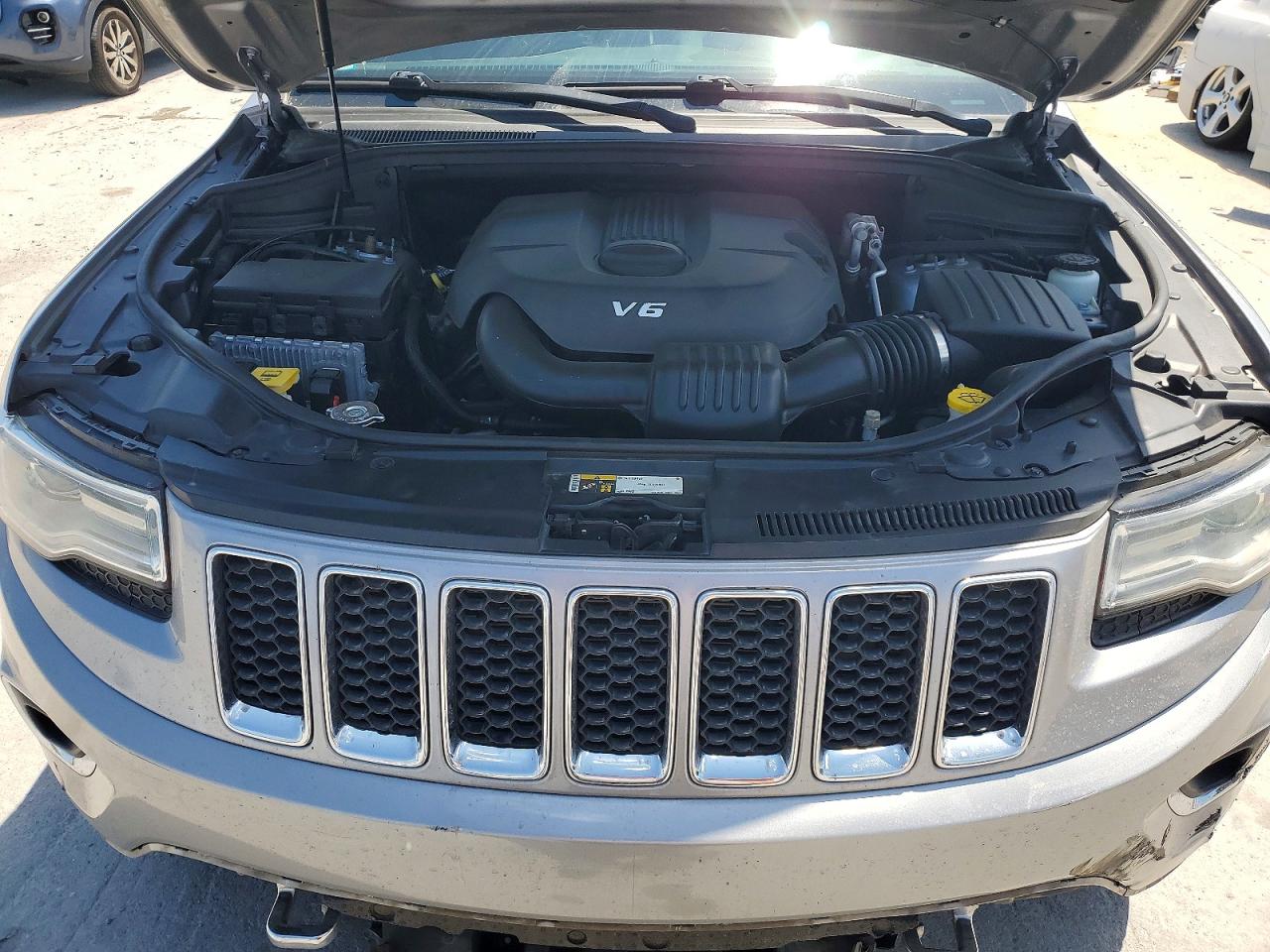 2015 Jeep Grand Cherokee Overland Silver vin: 1C4RJFCG3FC955527