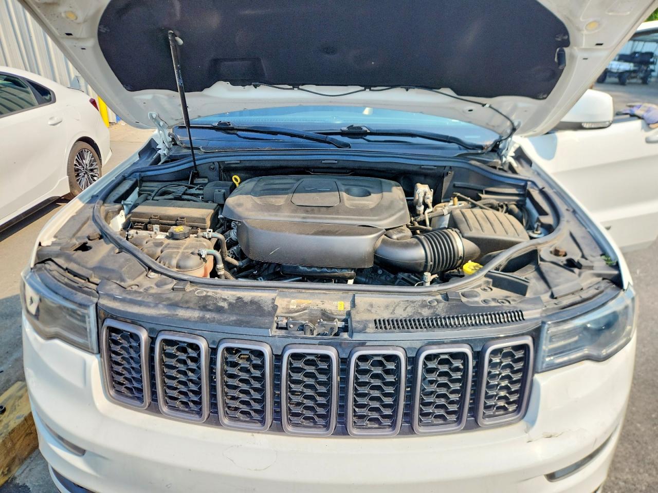 2021 Jeep Grand Cherokee Overland White vin: 1C4RJFCG3MC759746