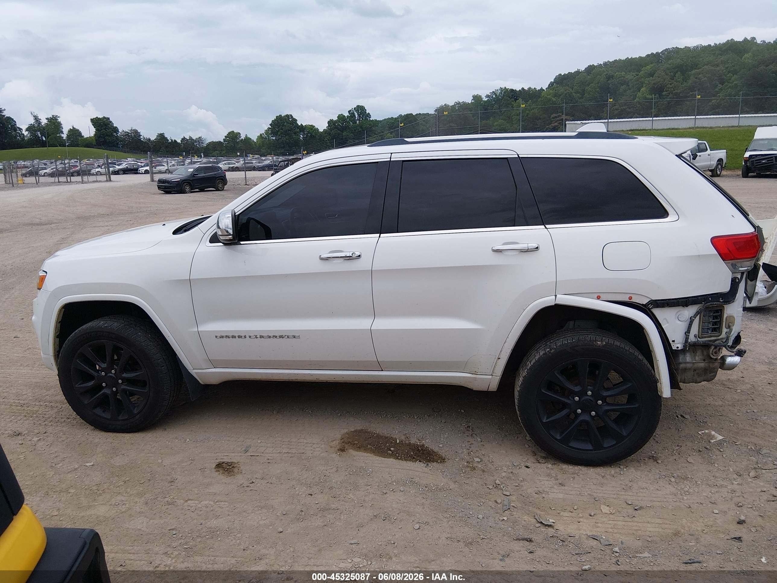2014 Jeep Grand Cherokee Overland White vin: 1C4RJFCG4EC216455