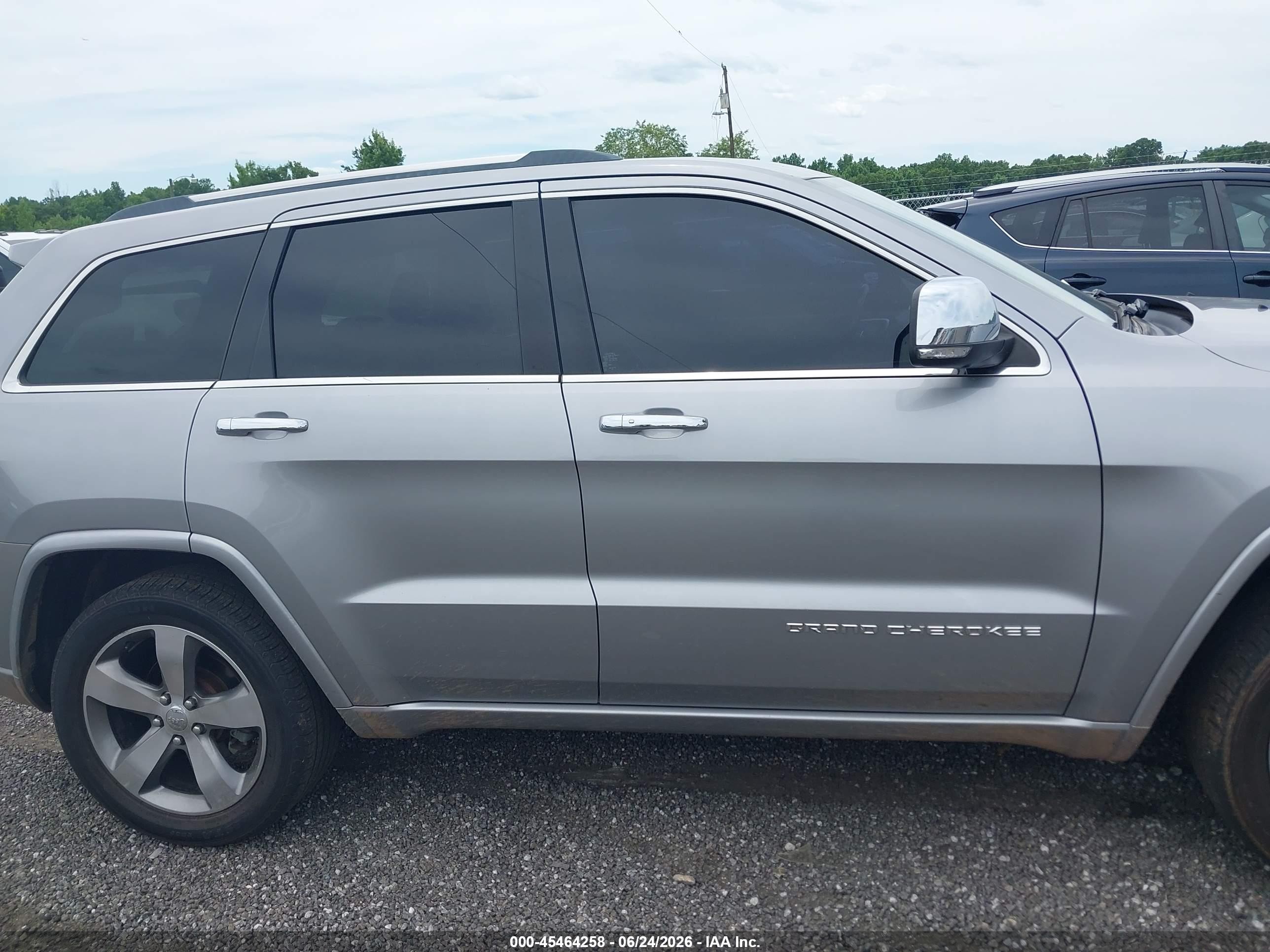 2014 Jeep Grand Cherokee Overland Silver vin: 1C4RJFCG4EC255272