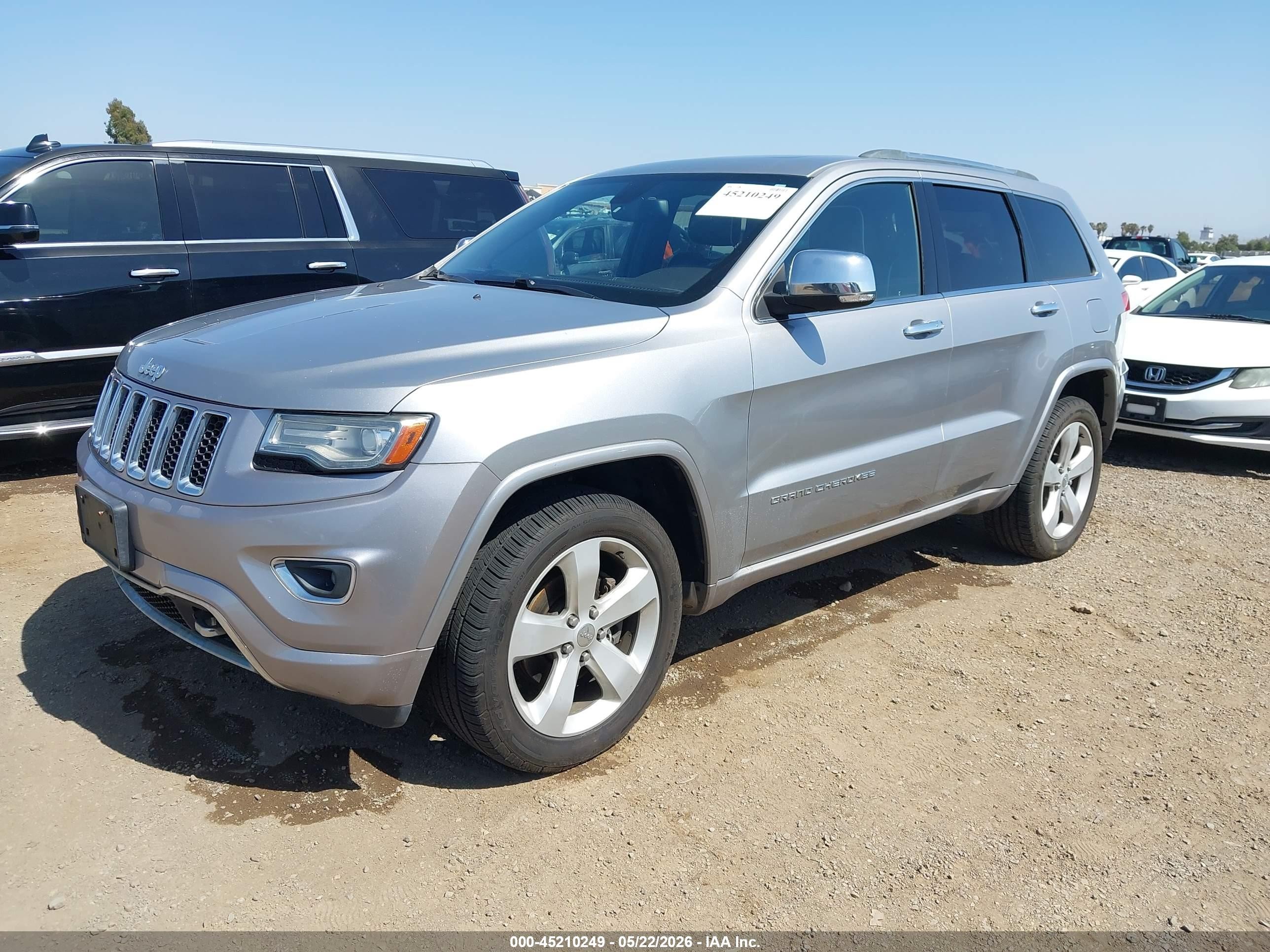 2014 Jeep Grand Cherokee Overland Silver vin: 1C4RJFCG4EC265039