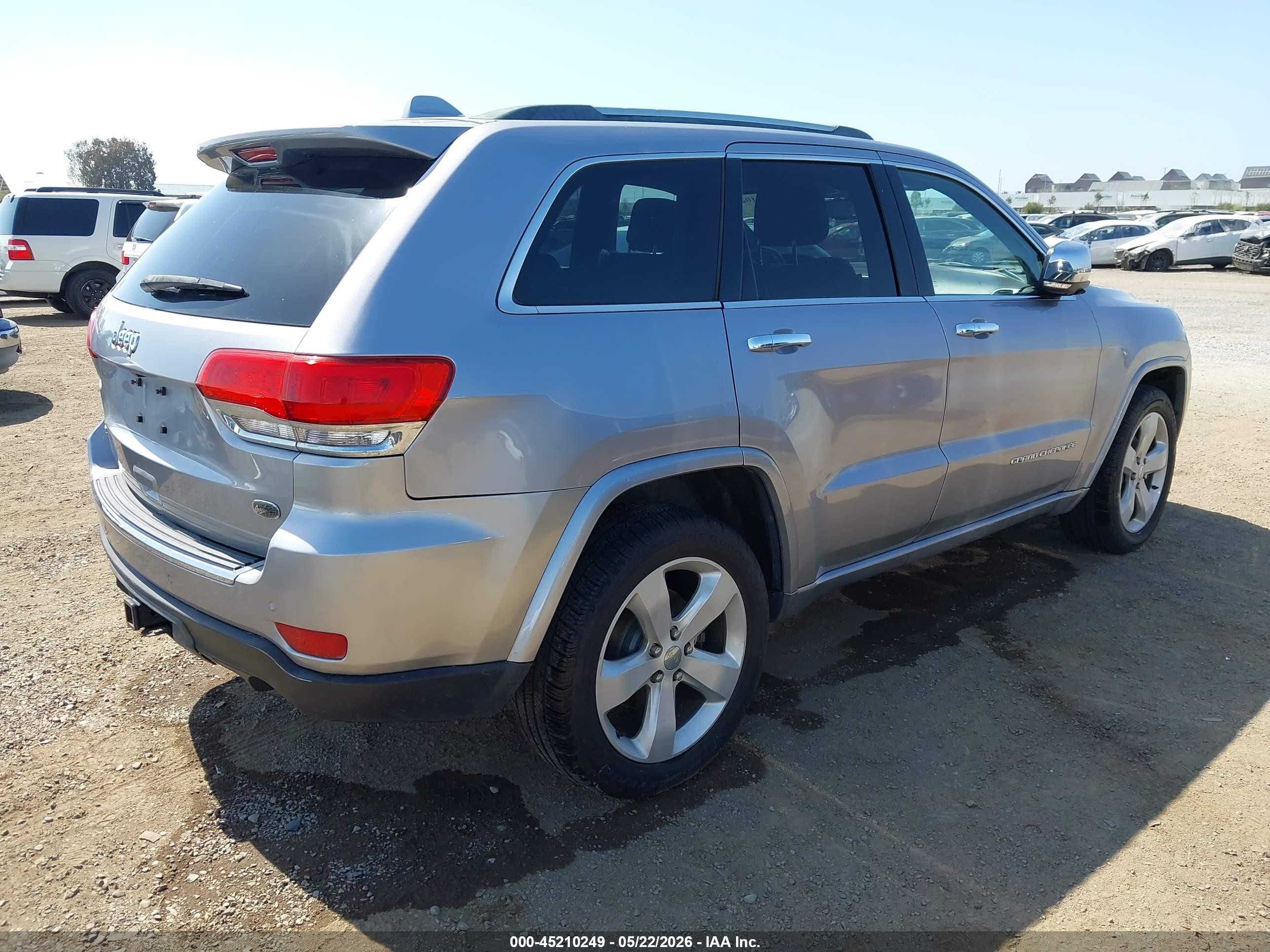2014 Jeep Grand Cherokee Overland Silver vin: 1C4RJFCG4EC265039