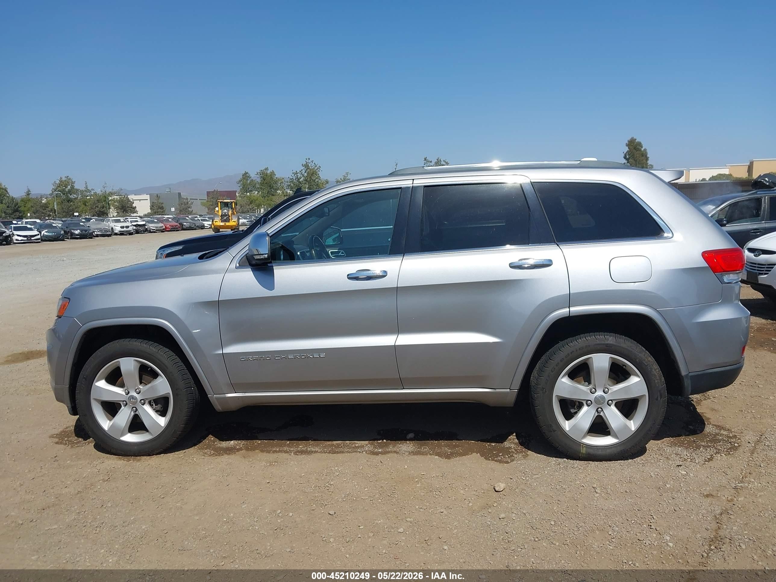 2014 Jeep Grand Cherokee Overland Silver vin: 1C4RJFCG4EC265039