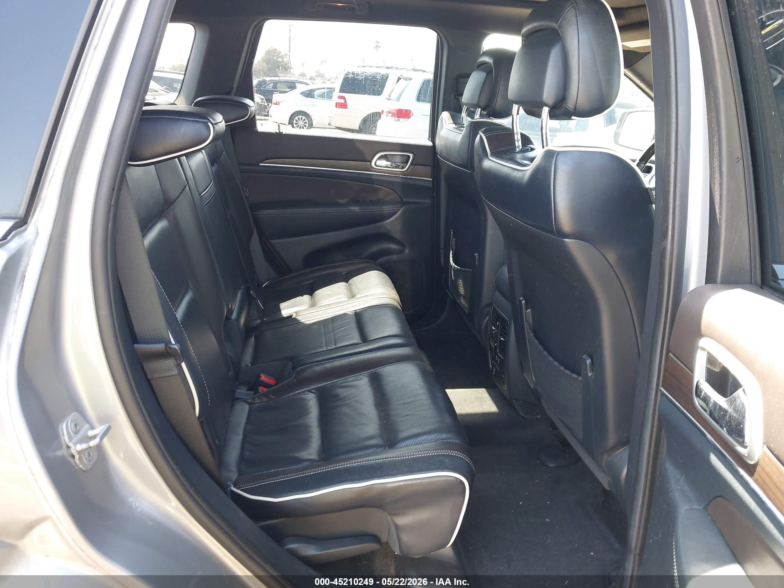 2014 Jeep Grand Cherokee Overland Silver vin: 1C4RJFCG4EC265039