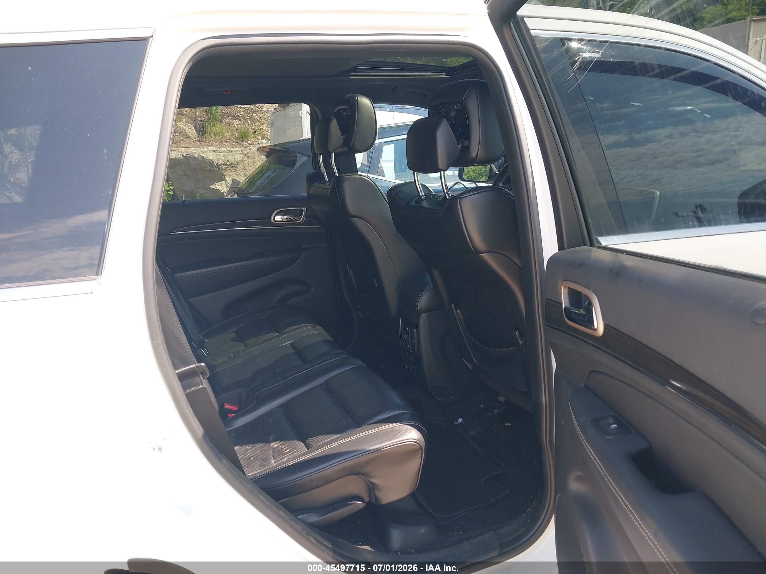 2015 Jeep Grand Cherokee Overland White vin: 1C4RJFCG4FC782746