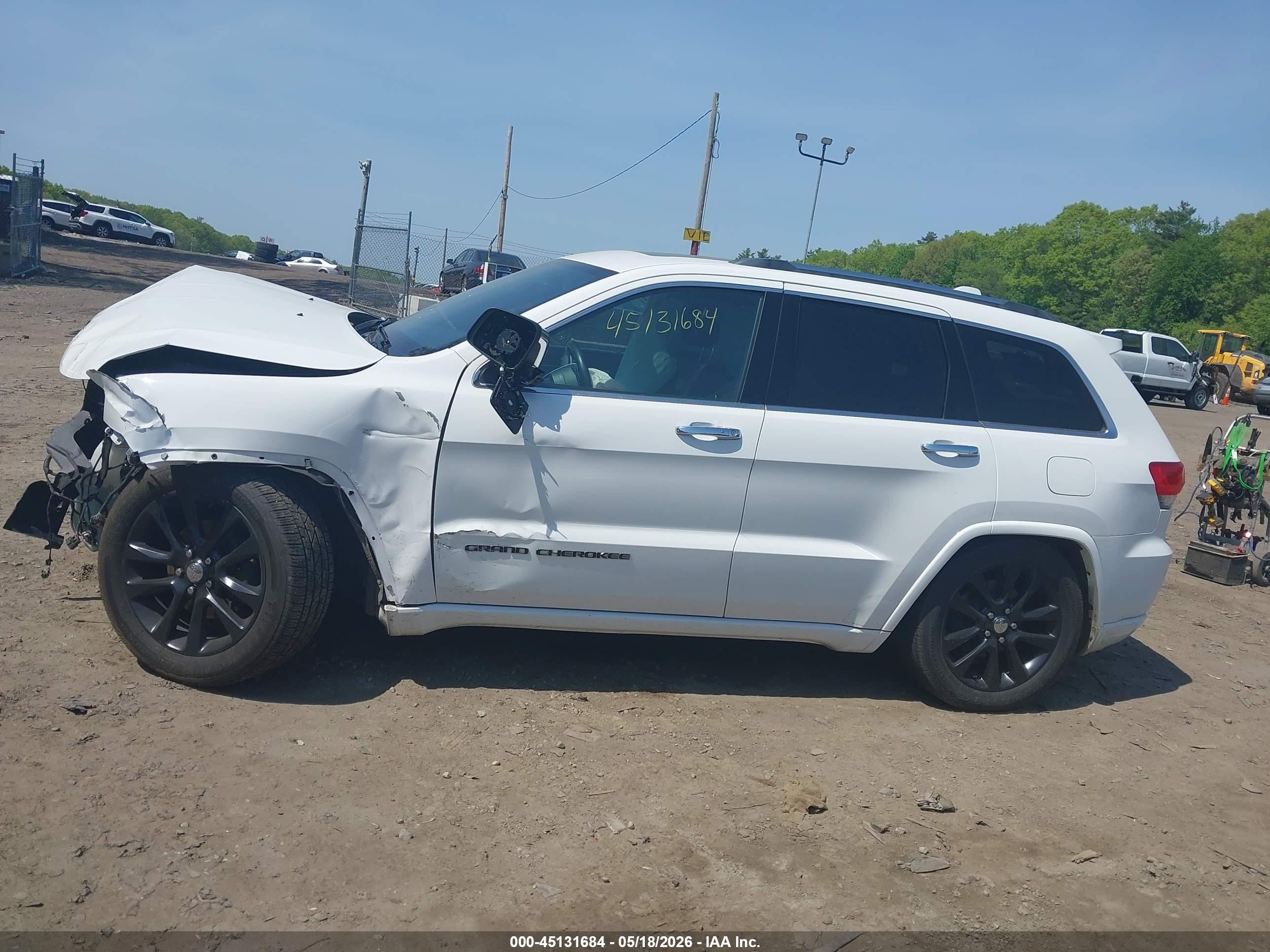 2018 Jeep Grand Cherokee Overland 4x4 White vin: 1C4RJFCG4JC185038