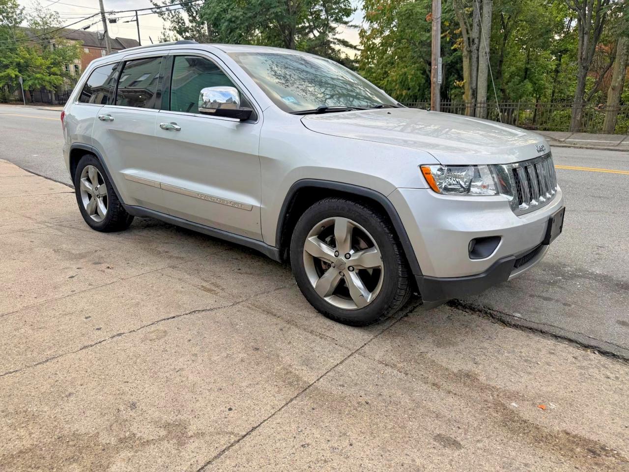 2012 Jeep Grand Cherokee Overland Gray vin: 1C4RJFCG5CC288648