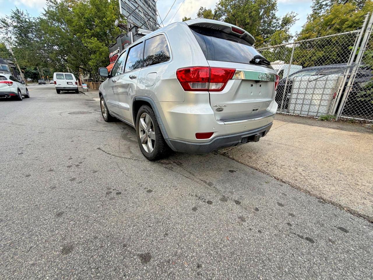 2012 Jeep Grand Cherokee Overland Gray vin: 1C4RJFCG5CC288648