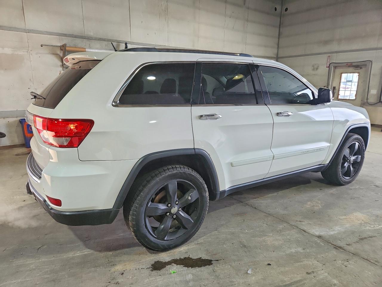 2013 Jeep Grand Cherokee Overland White vin: 1C4RJFCG5DC609542