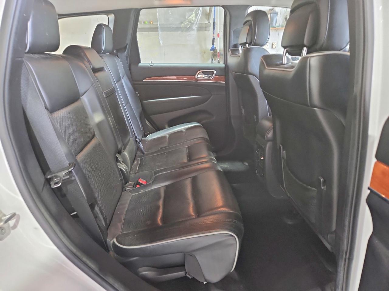 2013 Jeep Grand Cherokee Overland White vin: 1C4RJFCG5DC609542
